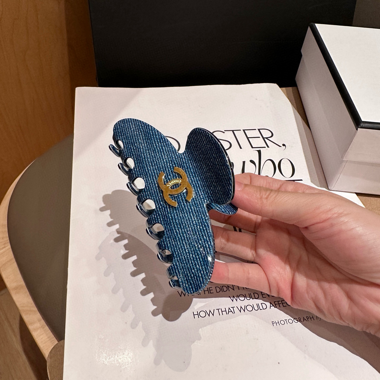 🎁配包装盒Chanel (香奈儿)最新款小香抓夹．超级好看！名媛范儿十足，小仙女必备…