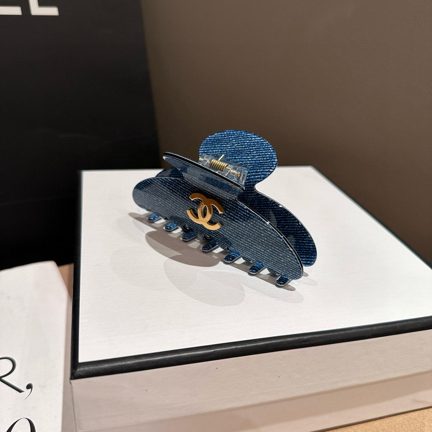 🎁配包装盒Chanel (香奈儿)最新款小香抓夹．超级好看！名媛范儿十足，小仙女必备…