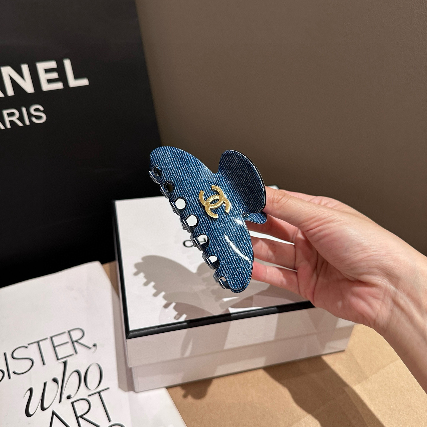 🎁配包装盒Chanel (香奈儿)最新款小香抓夹．超级好看！名媛范儿十足，小仙女必备…