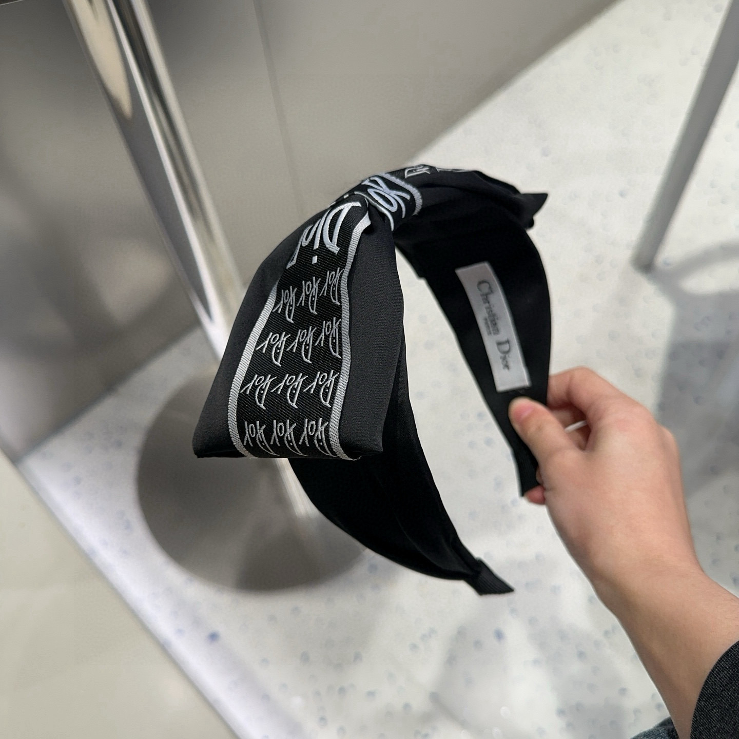 🎁配包装盒Dior（迪奥）新款CD字母发箍，简单实用 时尚潮流．非常好看！小仙女必备…