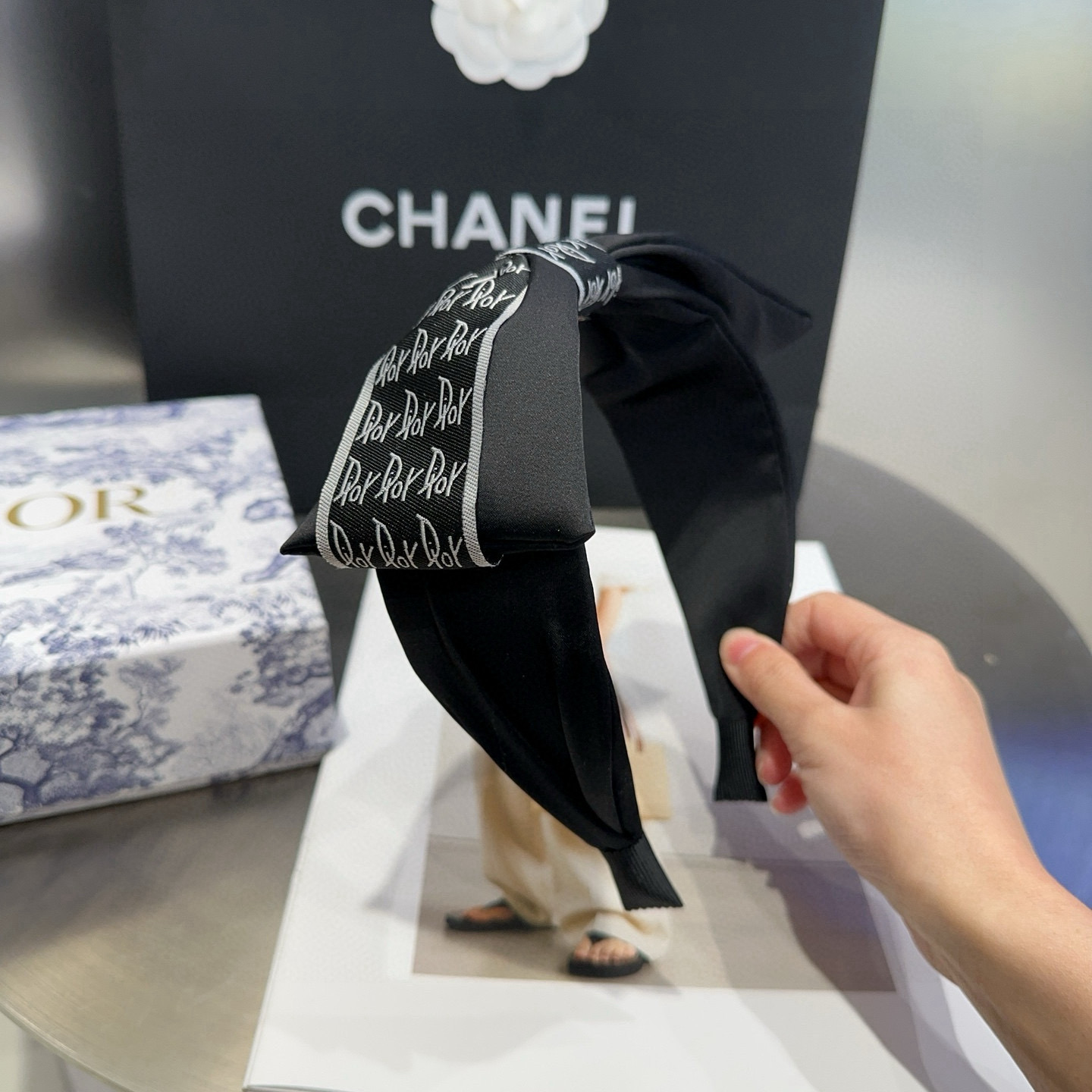 🎁配包装盒Dior（迪奥）新款CD字母发箍，简单实用 时尚潮流．非常好看！小仙女必备…