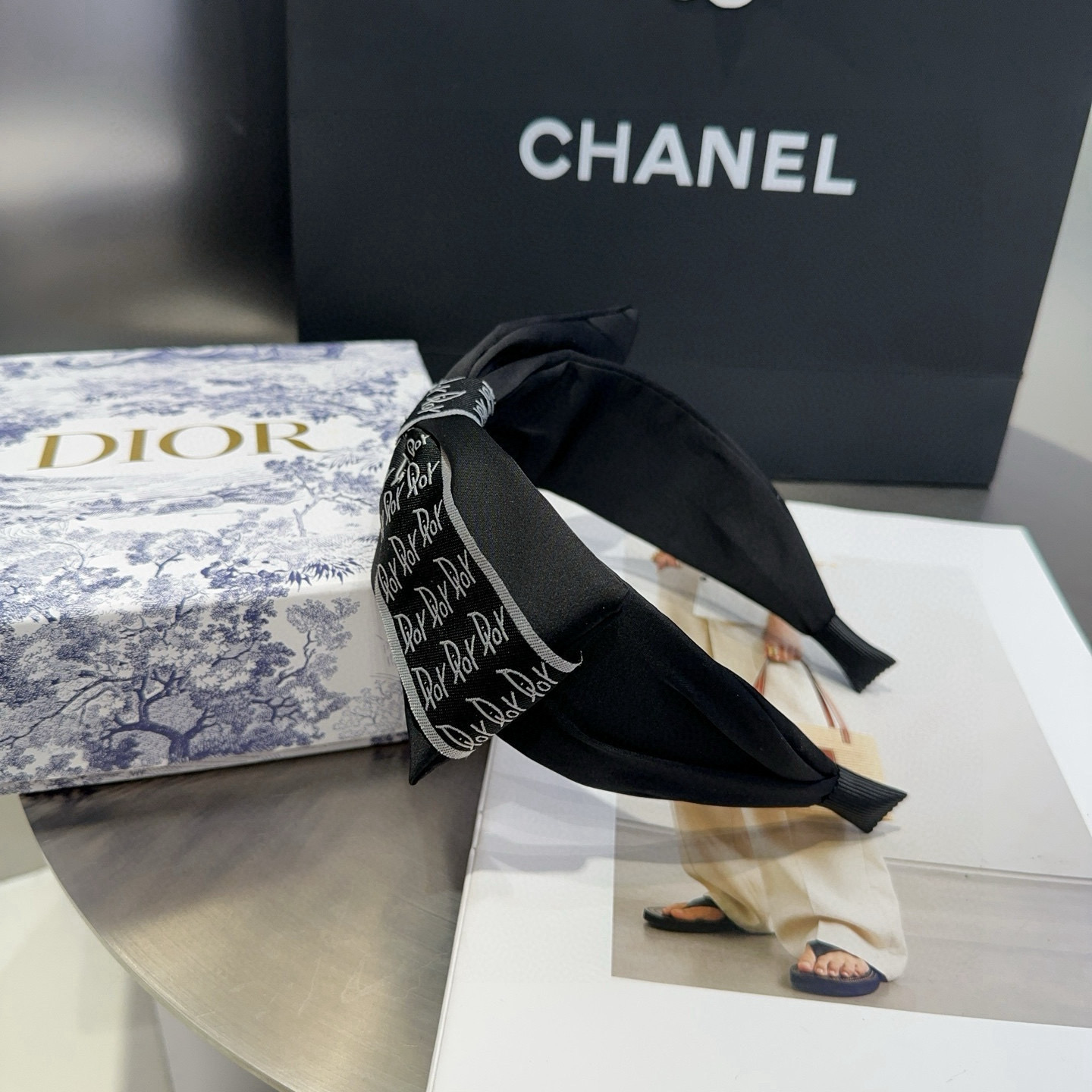 🎁配包装盒Dior（迪奥）新款CD字母发箍，简单实用 时尚潮流．非常好看！小仙女必备…