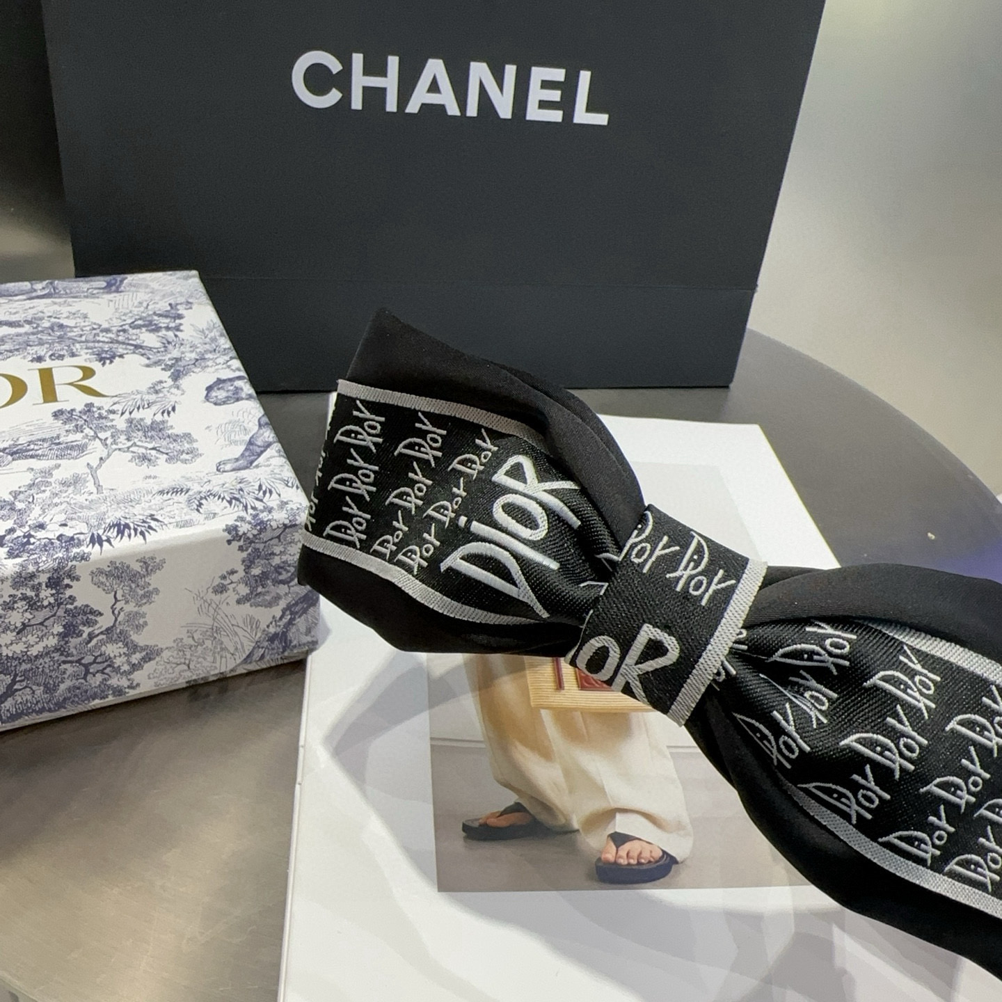 🎁配包装盒Dior（迪奥）新款CD字母发箍，简单实用 时尚潮流．非常好看！小仙女必备…