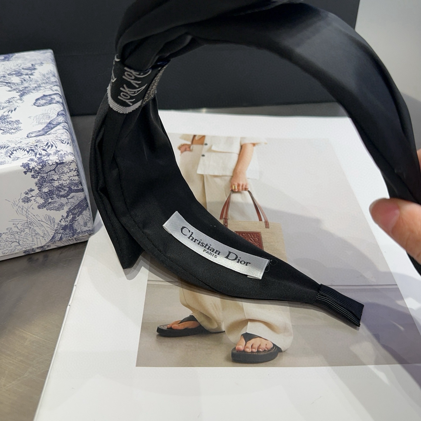 🎁配包装盒Dior（迪奥）新款CD字母发箍，简单实用 时尚潮流．非常好看！小仙女必备…