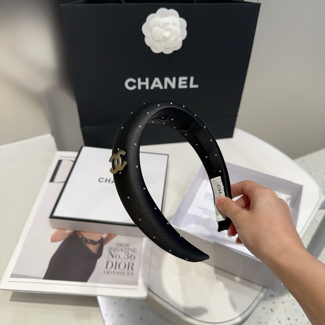 🎁配包装盒Chanel (香奈儿)最新小香发箍，简单实用，时尚潮流！非常好看，小仙女必备…