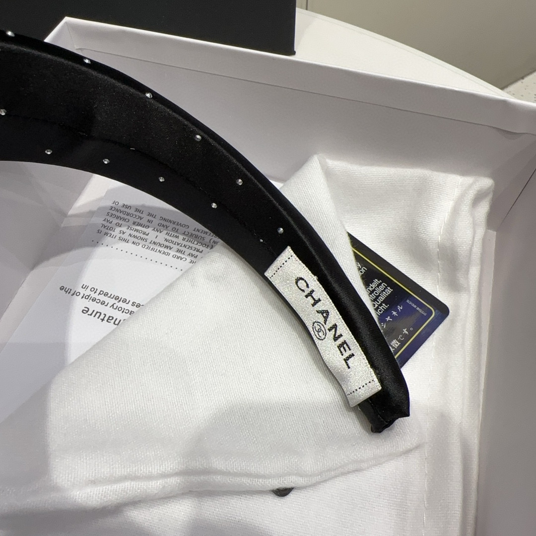🎁配包装盒Chanel (香奈儿)最新小香发箍，简单实用，时尚潮流！非常好看，小仙女必备…