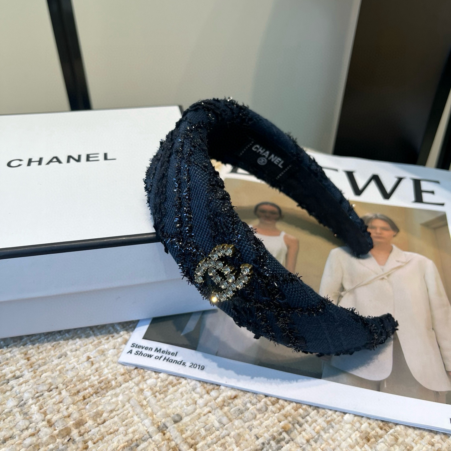 🎁配包装盒Chanel (香奈儿)最新小香发箍，简单实用，时尚潮流！小仙女必备…