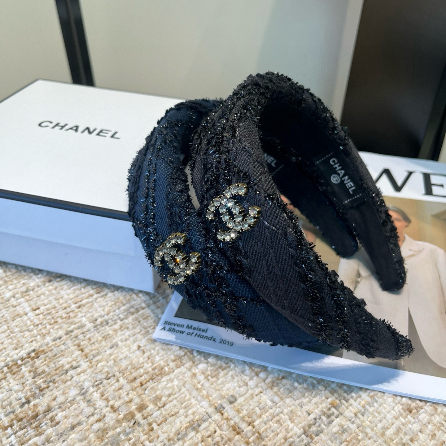 🎁配包装盒Chanel (香奈儿)最新小香发箍，简单实用，时尚潮流！小仙女必备…