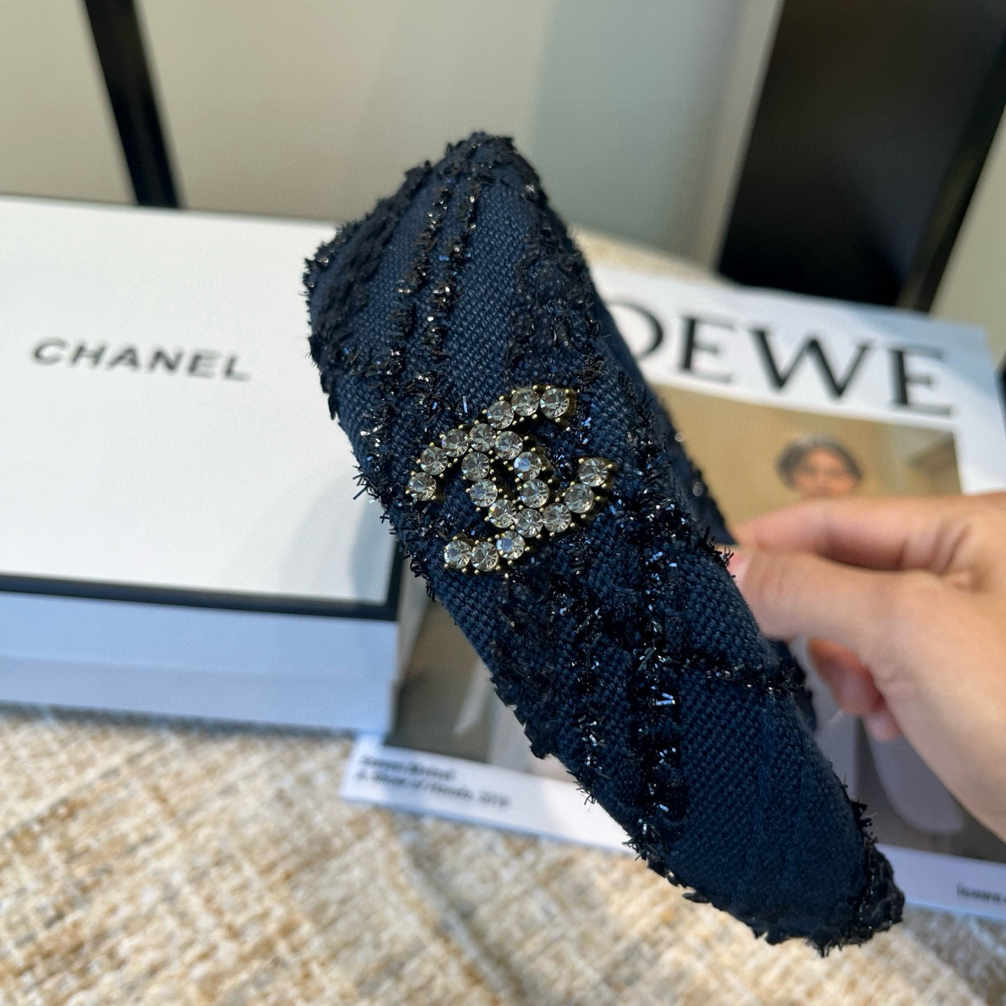 🎁配包装盒Chanel (香奈儿)最新小香发箍，简单实用，时尚潮流！小仙女必备…