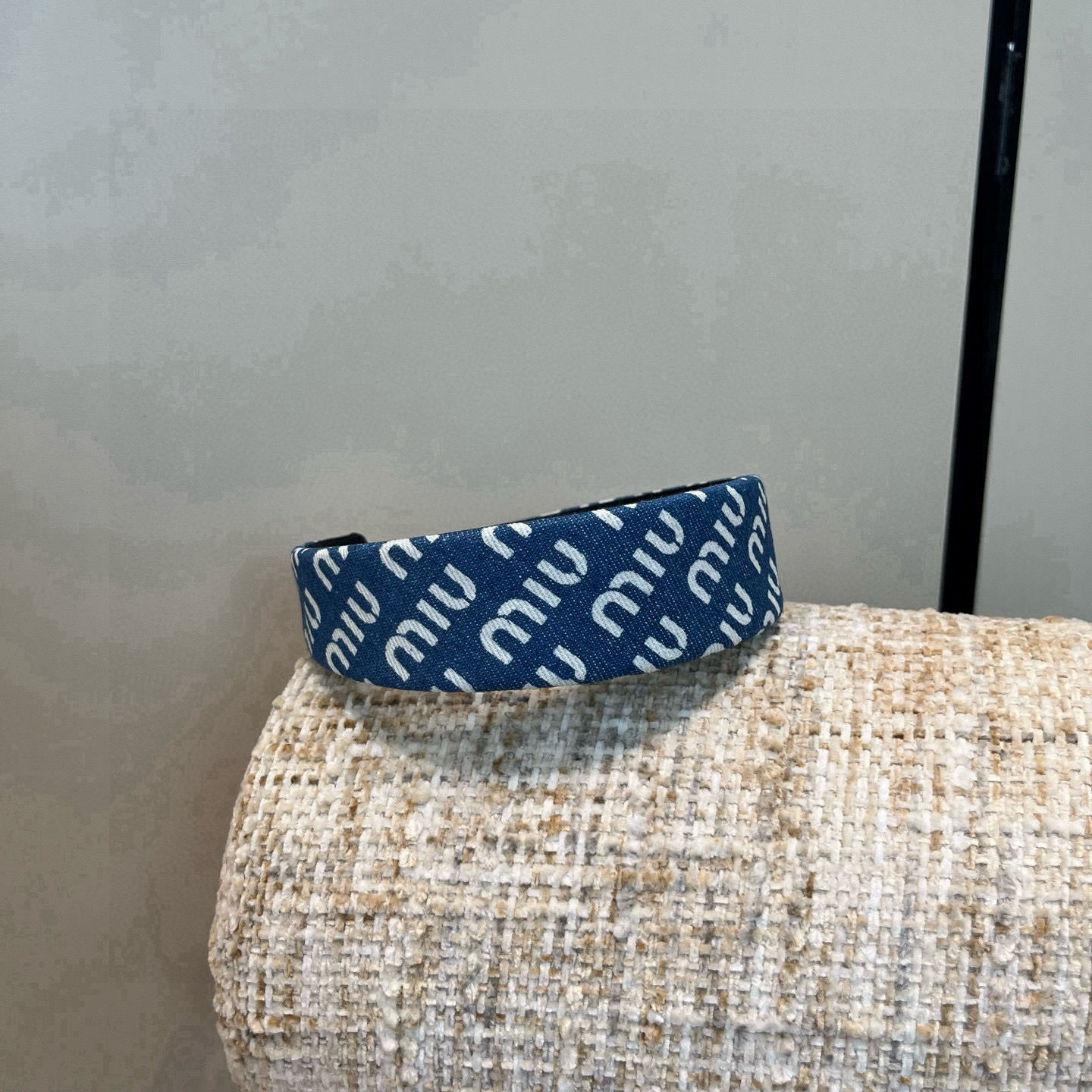 🎁配包装盒miumiu新款字母发箍，简单优雅，实用百搭，名媛范儿十足！小仙女必备