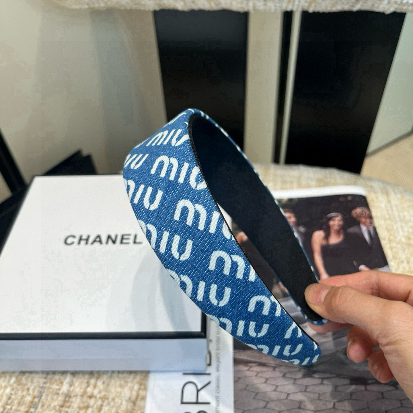 🎁配包装盒miumiu新款字母发箍，简单优雅，实用百搭，名媛范儿十足！小仙女必备