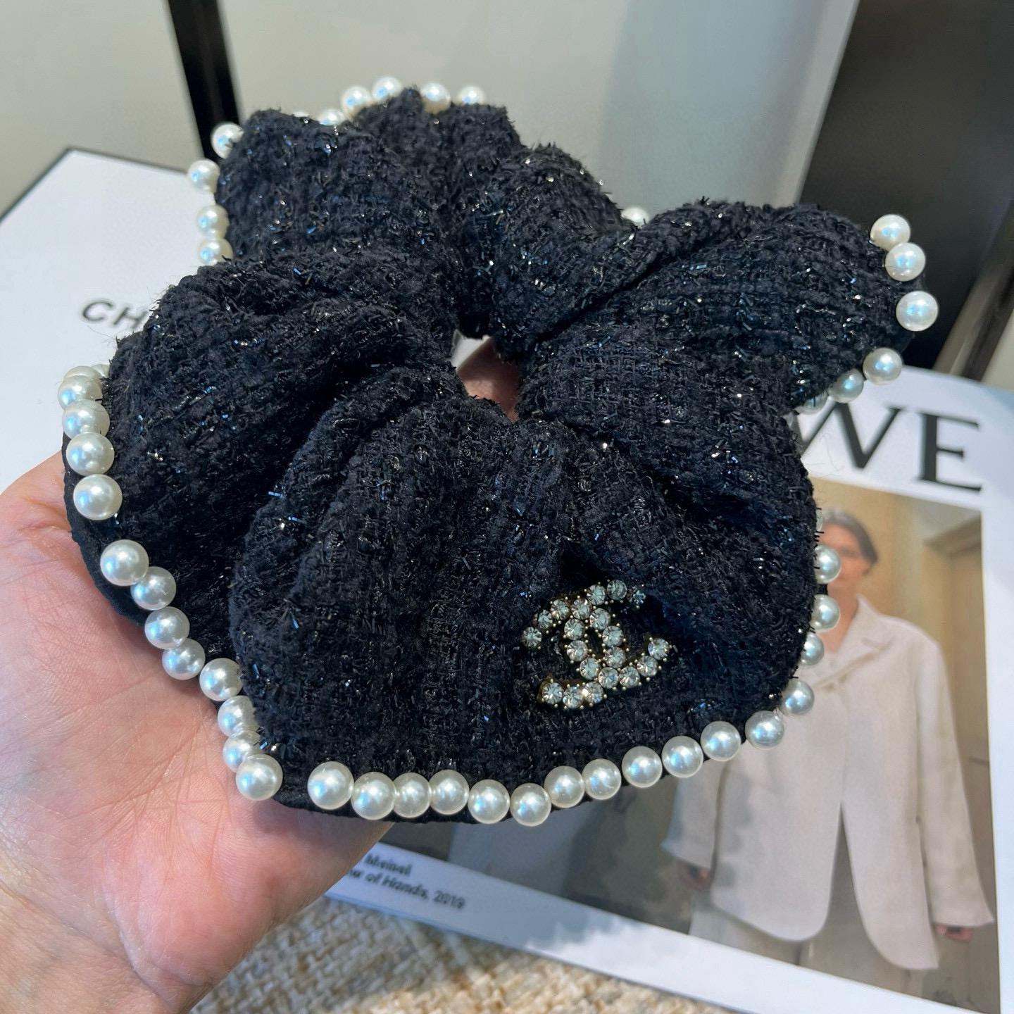 🎁配包装盒Chanel (香奈儿)最新小香大发圈 简单实用，时尚潮流！小仙女必备…