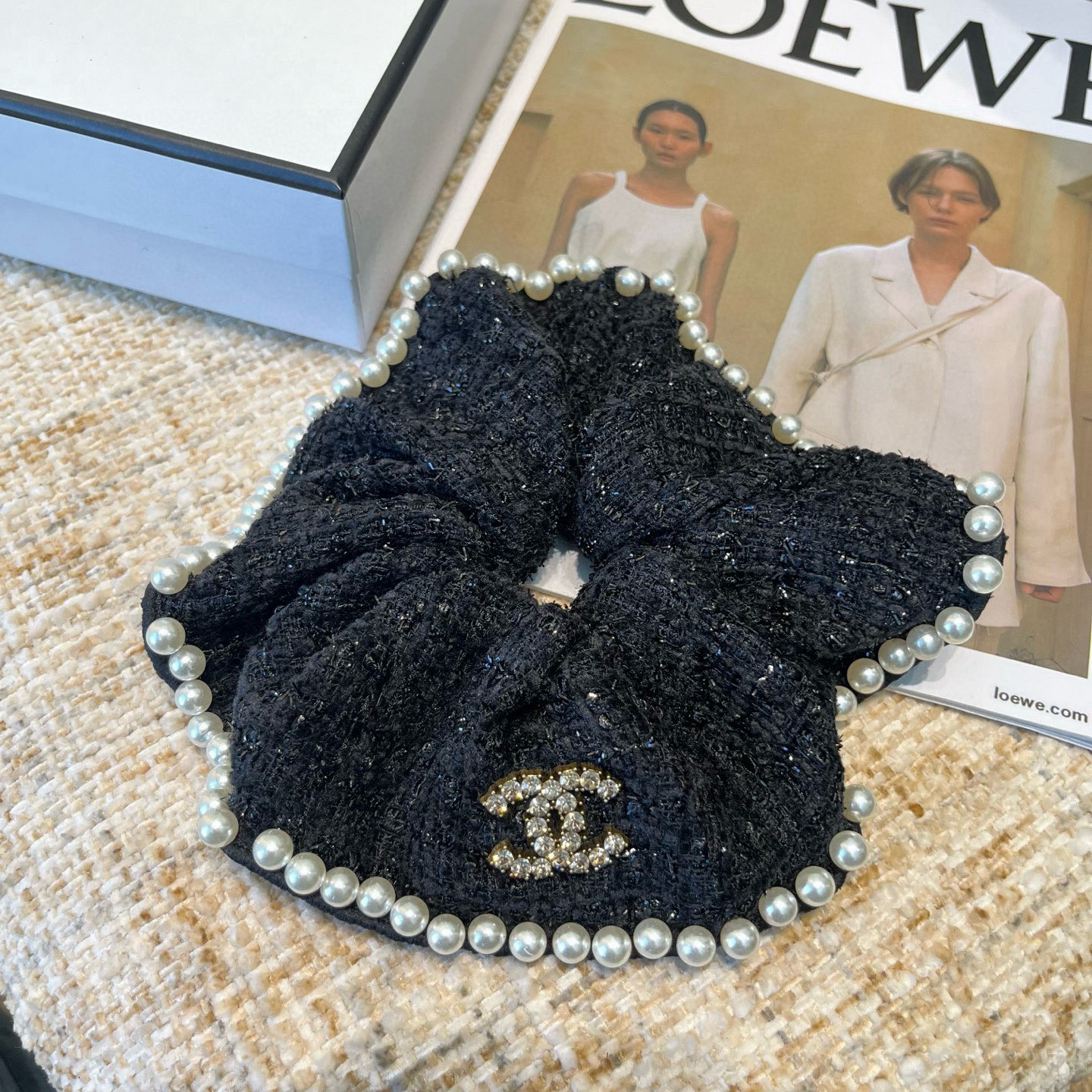 🎁配包装盒Chanel (香奈儿)最新小香大发圈 简单实用，时尚潮流！小仙女必备…