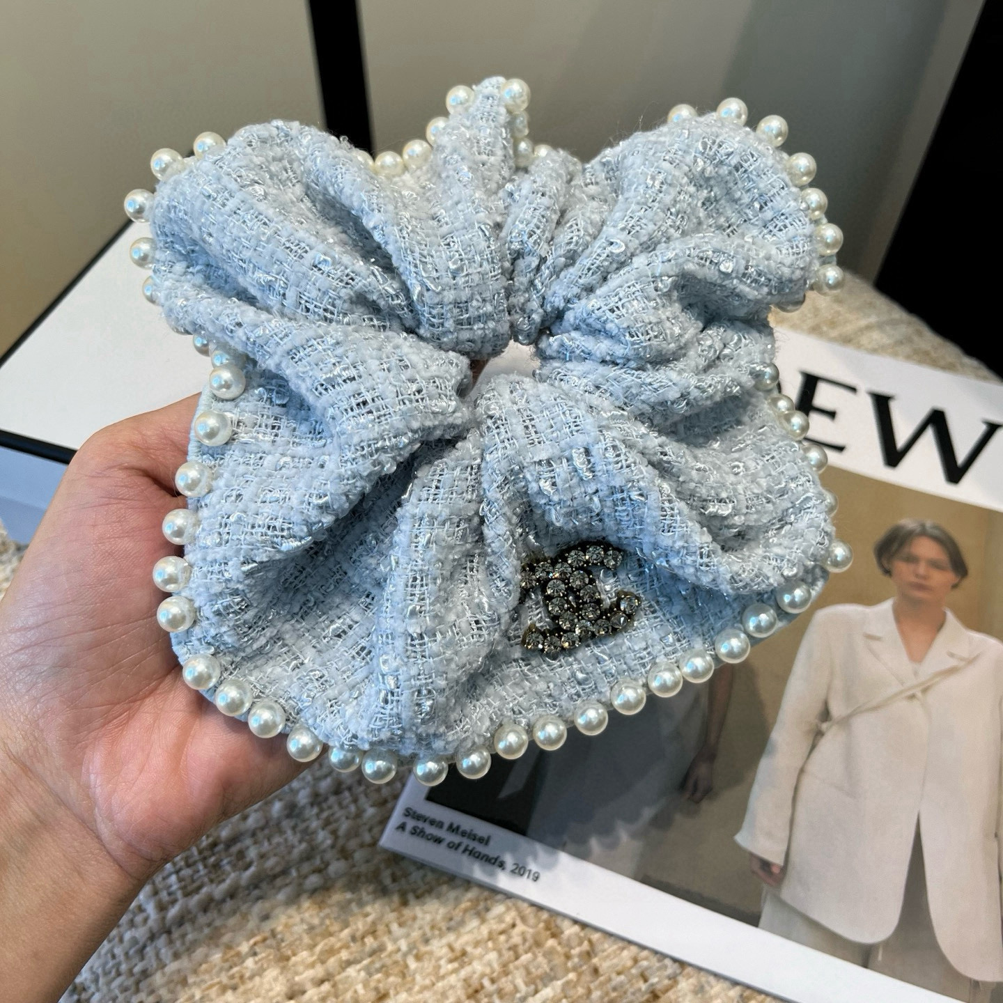 🎁配包装盒Chanel (香奈儿)最新小香大发圈 简单实用，时尚潮流！小仙女必备…