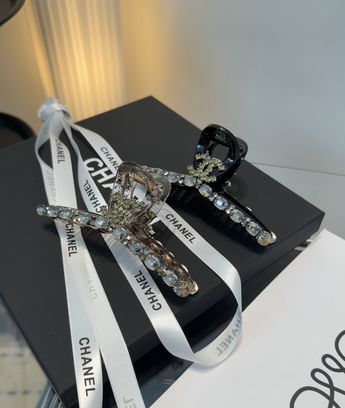 🎁配包装盒Chanel (香奈儿)最新款小香爆款抓夹，超级好看！名媛范儿十足，小仙女必备…