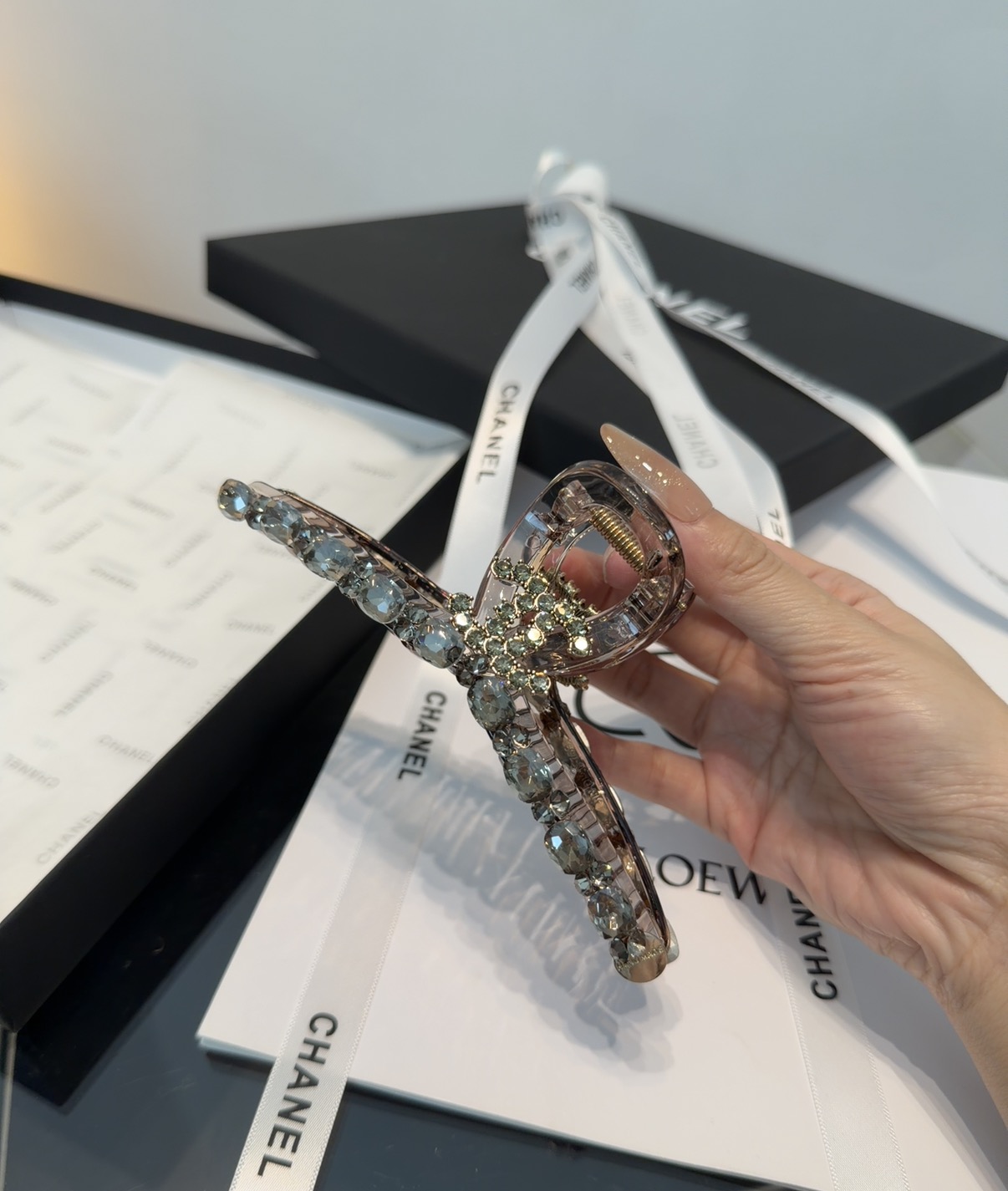 🎁配包装盒Chanel (香奈儿)最新款小香爆款抓夹，超级好看！名媛范儿十足，小仙女必备…