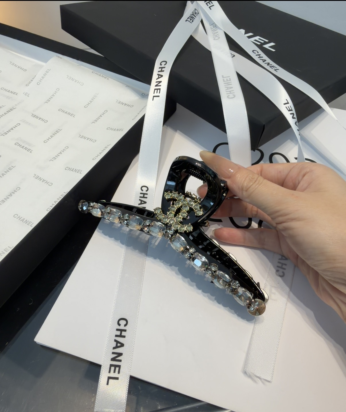 🎁配包装盒Chanel (香奈儿)最新款小香爆款抓夹，超级好看！名媛范儿十足，小仙女必备…