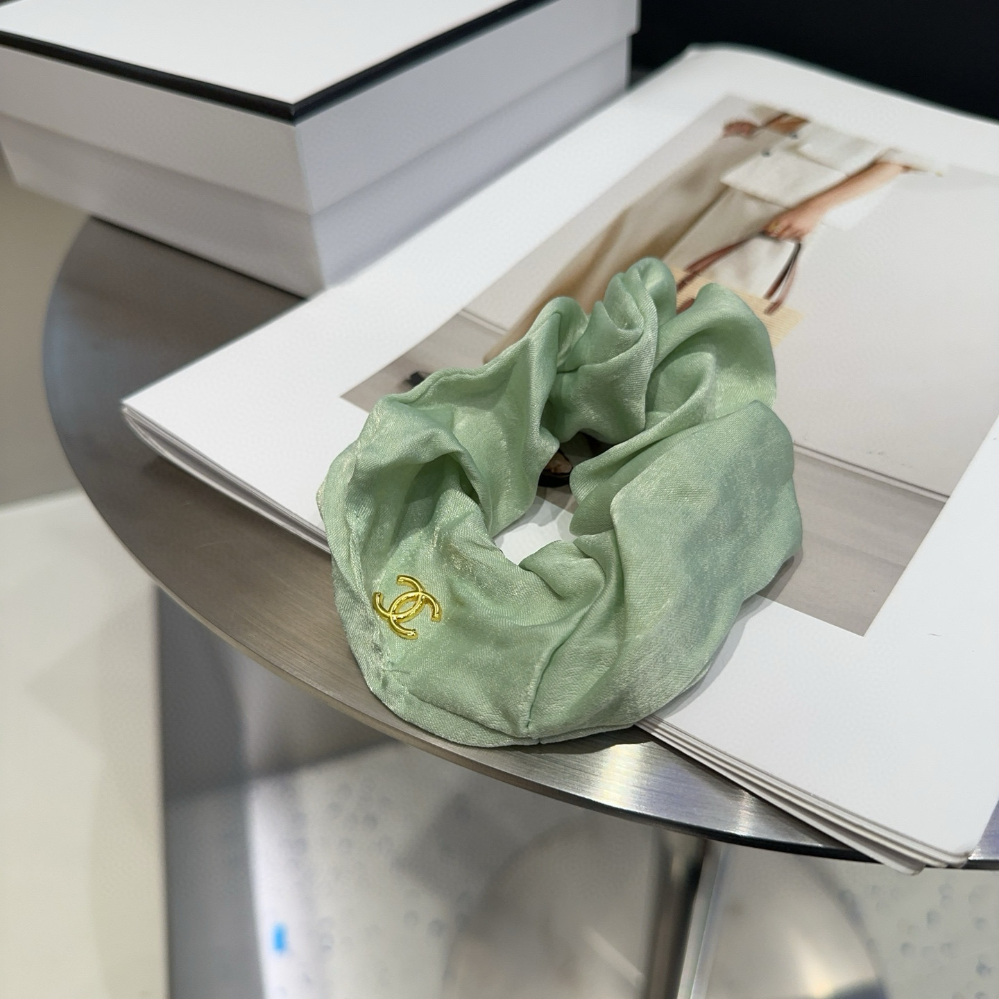 🎁配包装盒Chanel (香奈儿)最新款小香发圈，夏日小清新系列，名媛范儿十足！小仙女必备…