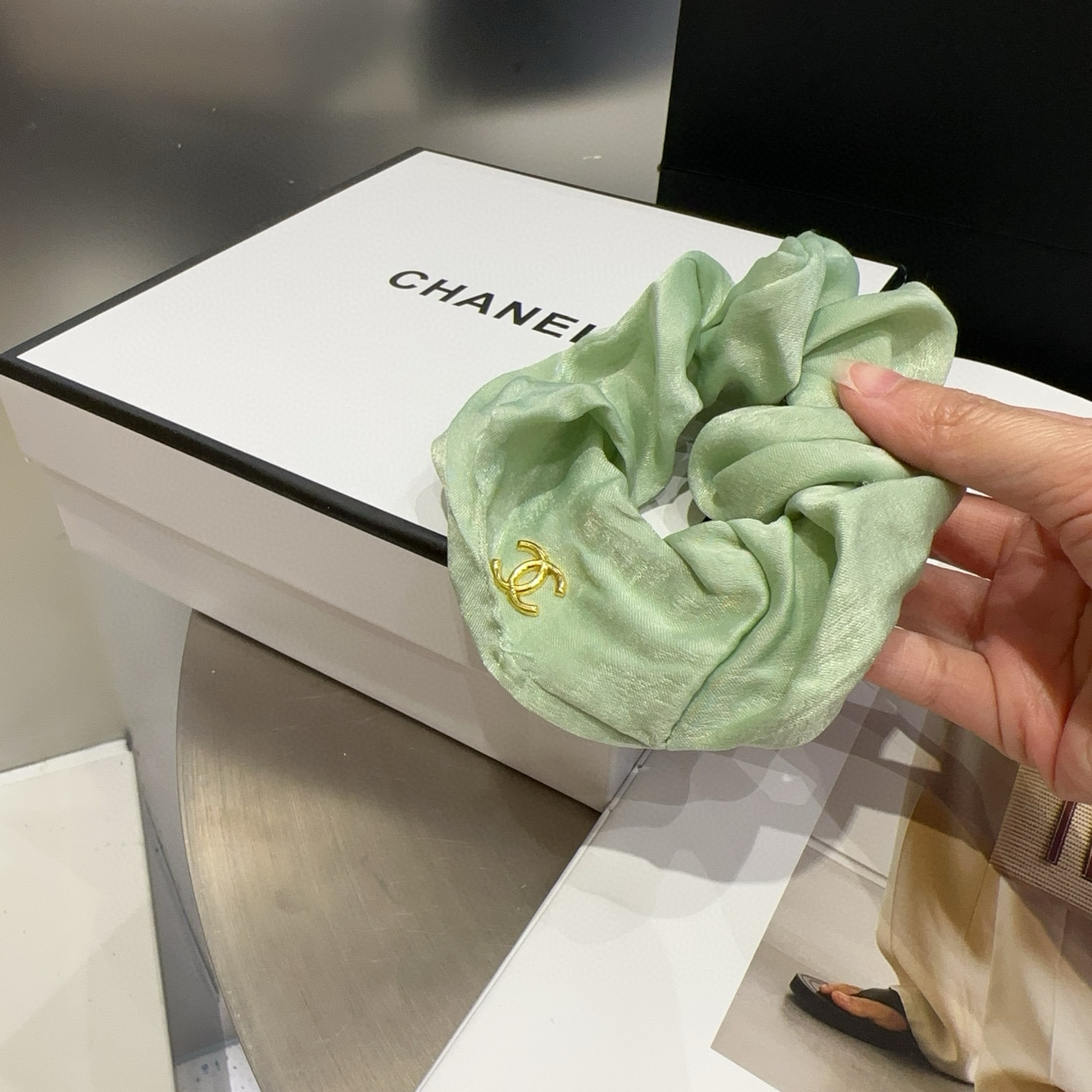 🎁配包装盒Chanel (香奈儿)最新款小香发圈，夏日小清新系列，名媛范儿十足！小仙女必备…