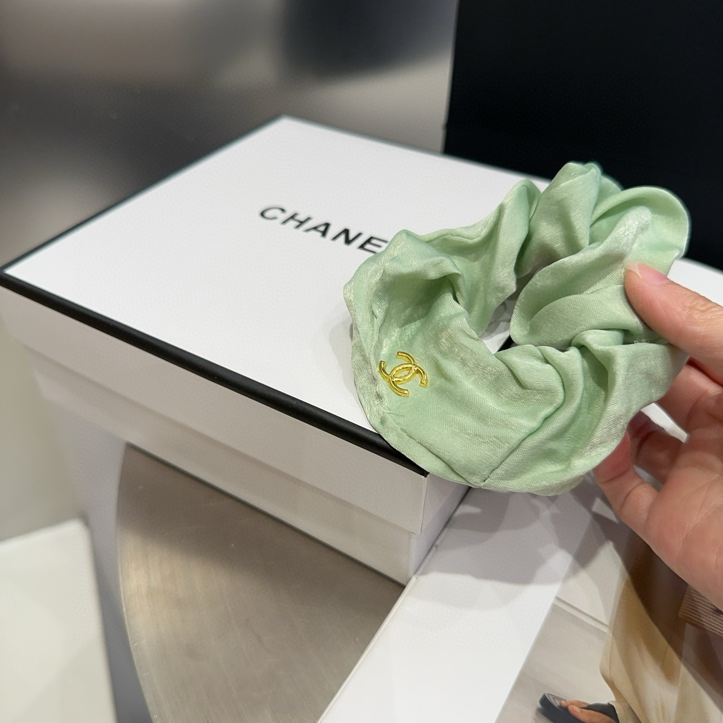 🎁配包装盒Chanel (香奈儿)最新款小香发圈，夏日小清新系列，名媛范儿十足！小仙女必备…