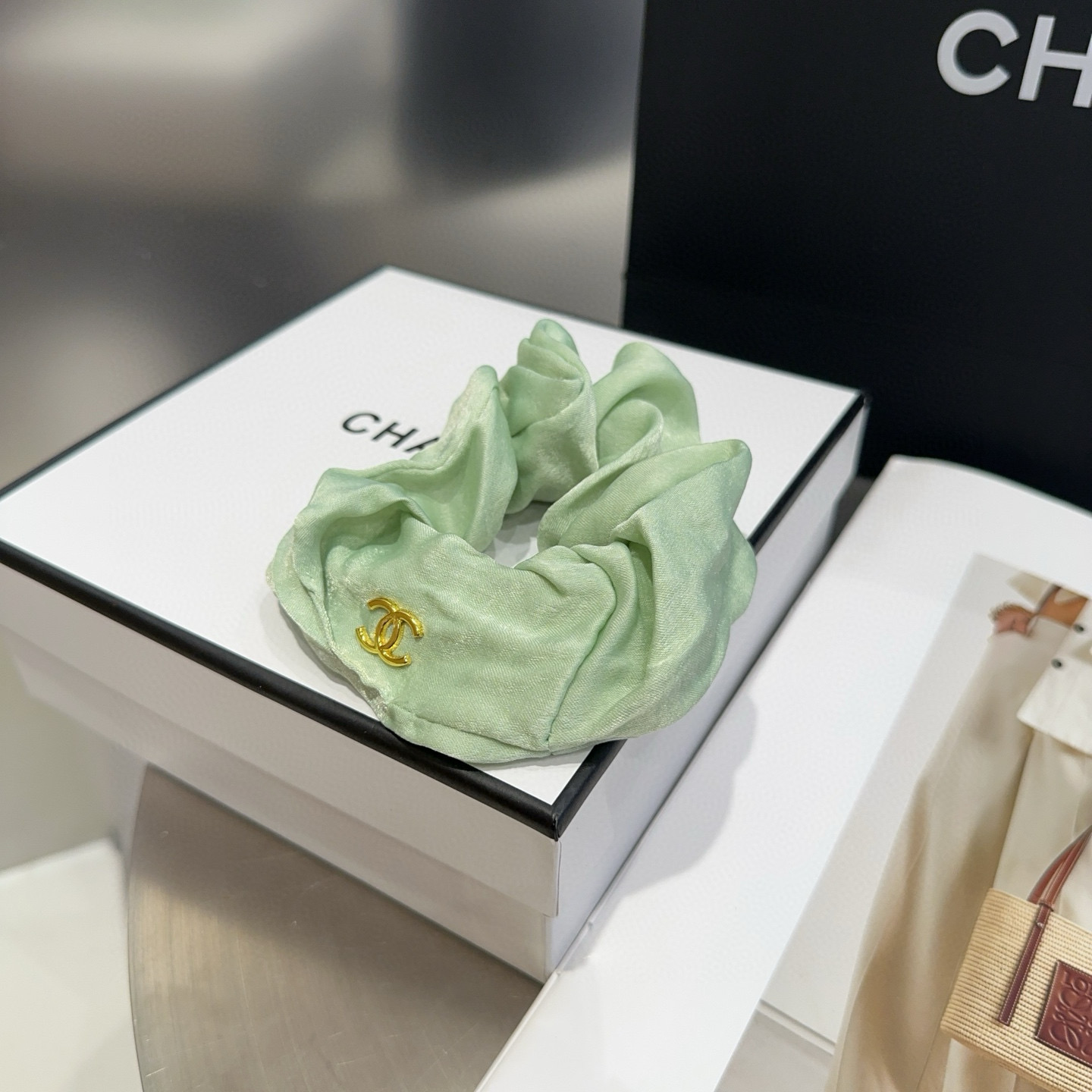 🎁配包装盒Chanel (香奈儿)最新款小香发圈，夏日小清新系列，名媛范儿十足！小仙女必备…