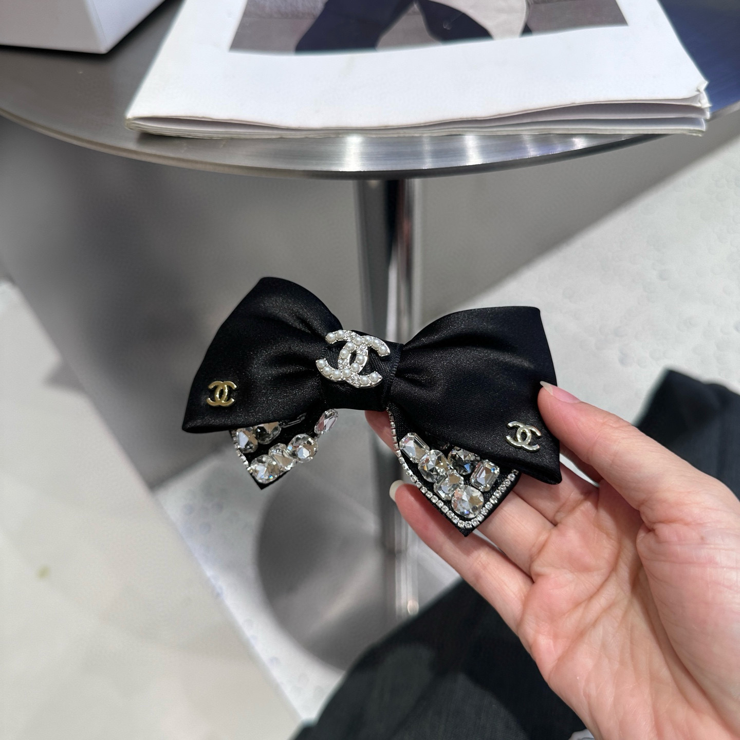 🎁配包装盒Chanel (香奈儿)最新小香爆款鸭嘴夹，绝美的一款！小仙女必备…