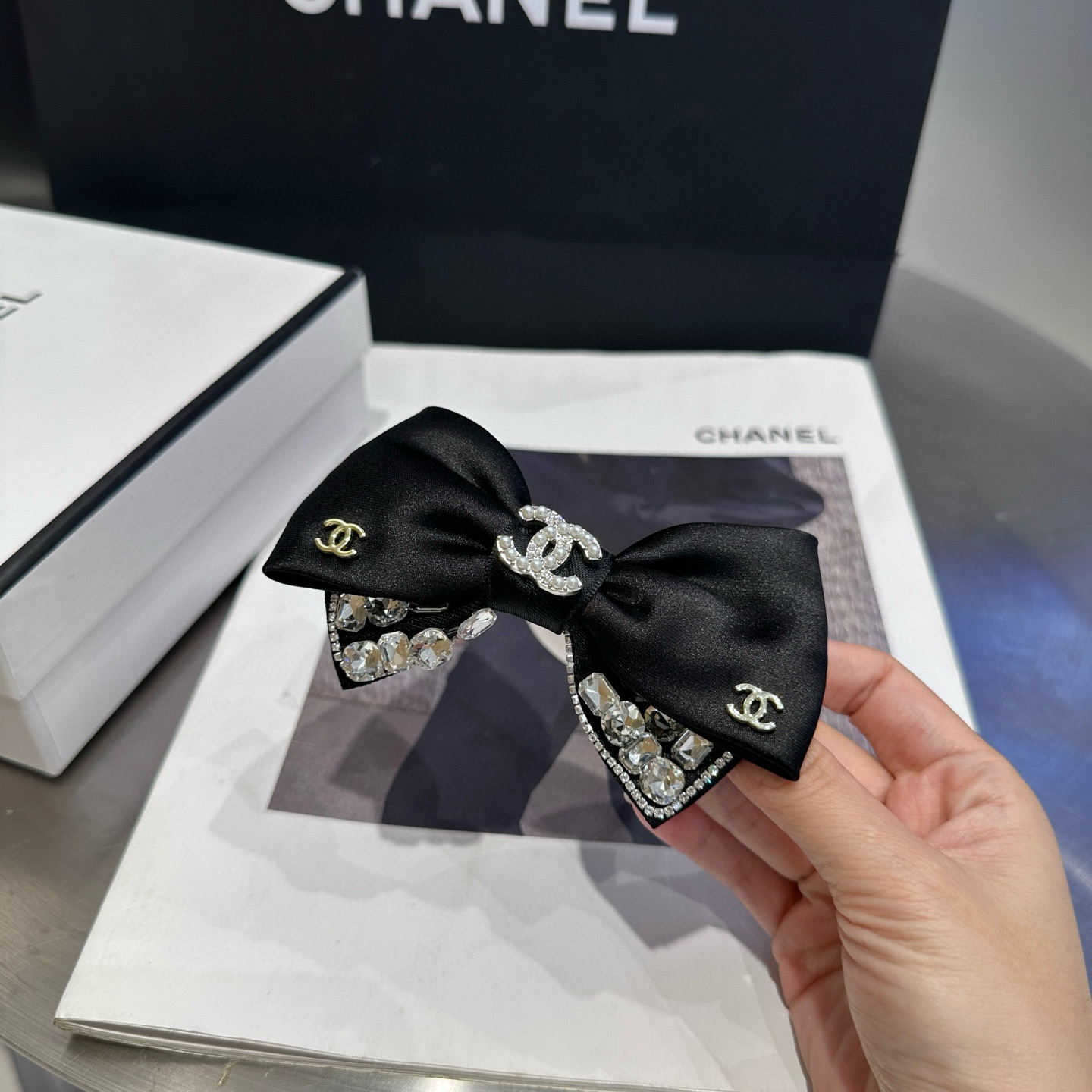 🎁配包装盒Chanel (香奈儿)最新小香爆款鸭嘴夹，绝美的一款！小仙女必备…