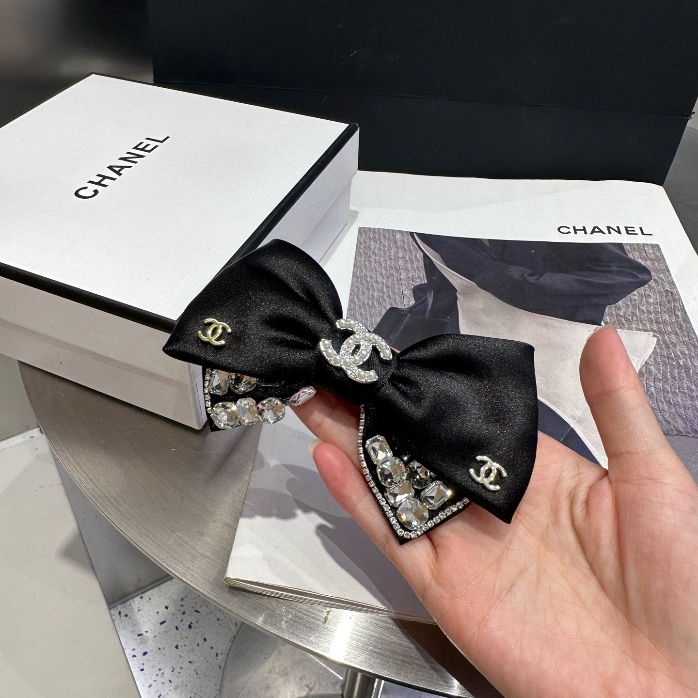 🎁配包装盒Chanel (香奈儿)最新小香爆款鸭嘴夹，绝美的一款！小仙女必备…