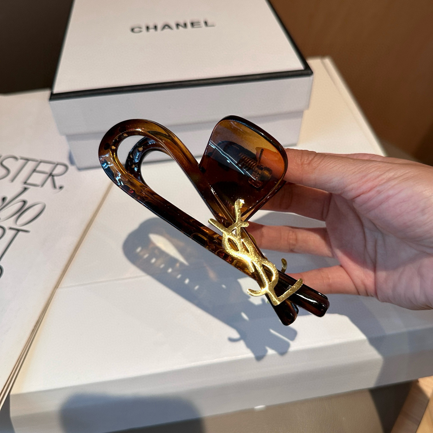 🎁配包装盒 YSL（圣罗兰）新款抓夹，名媛风气质美，时尚百搭，甜酷小姐姐必备…