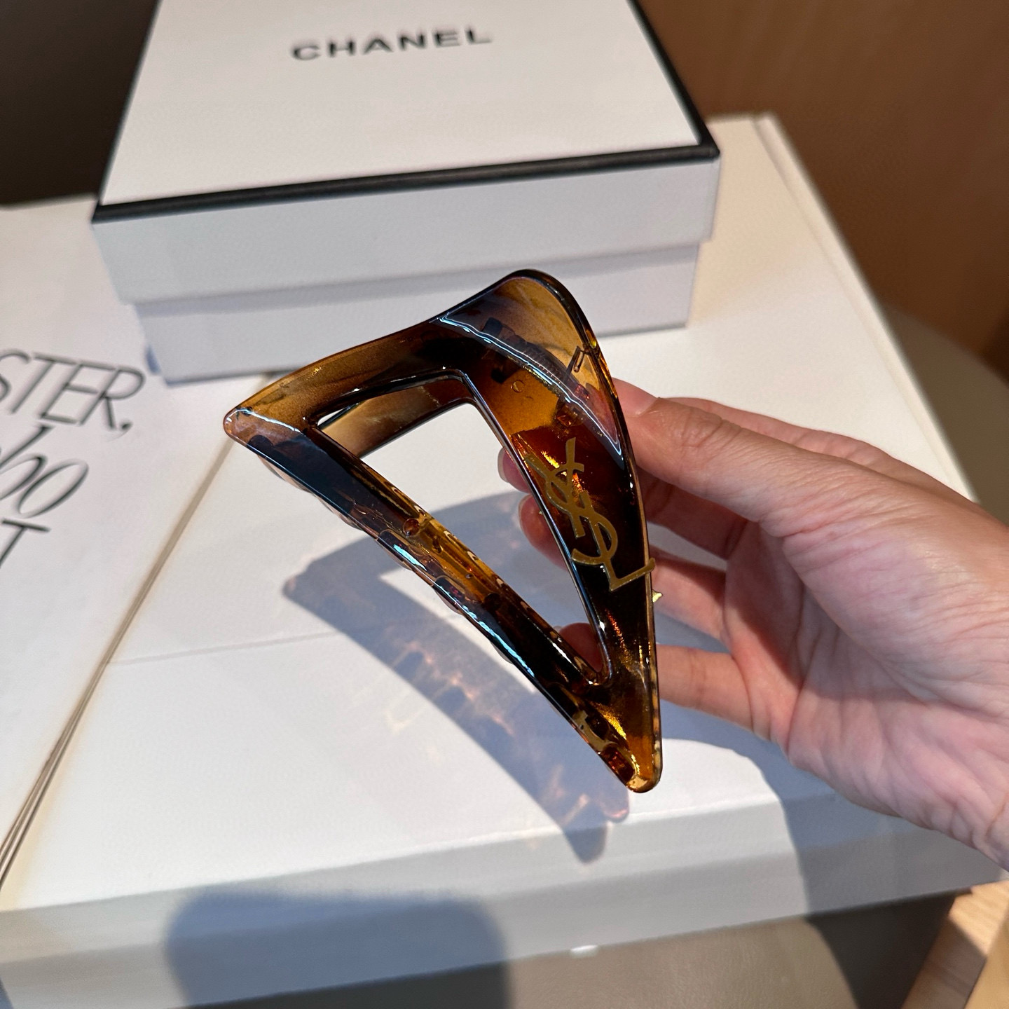 🎁配包装盒 YSL（圣罗兰）新款抓夹，名媛风气质美，时尚百搭，甜酷小姐姐必备…