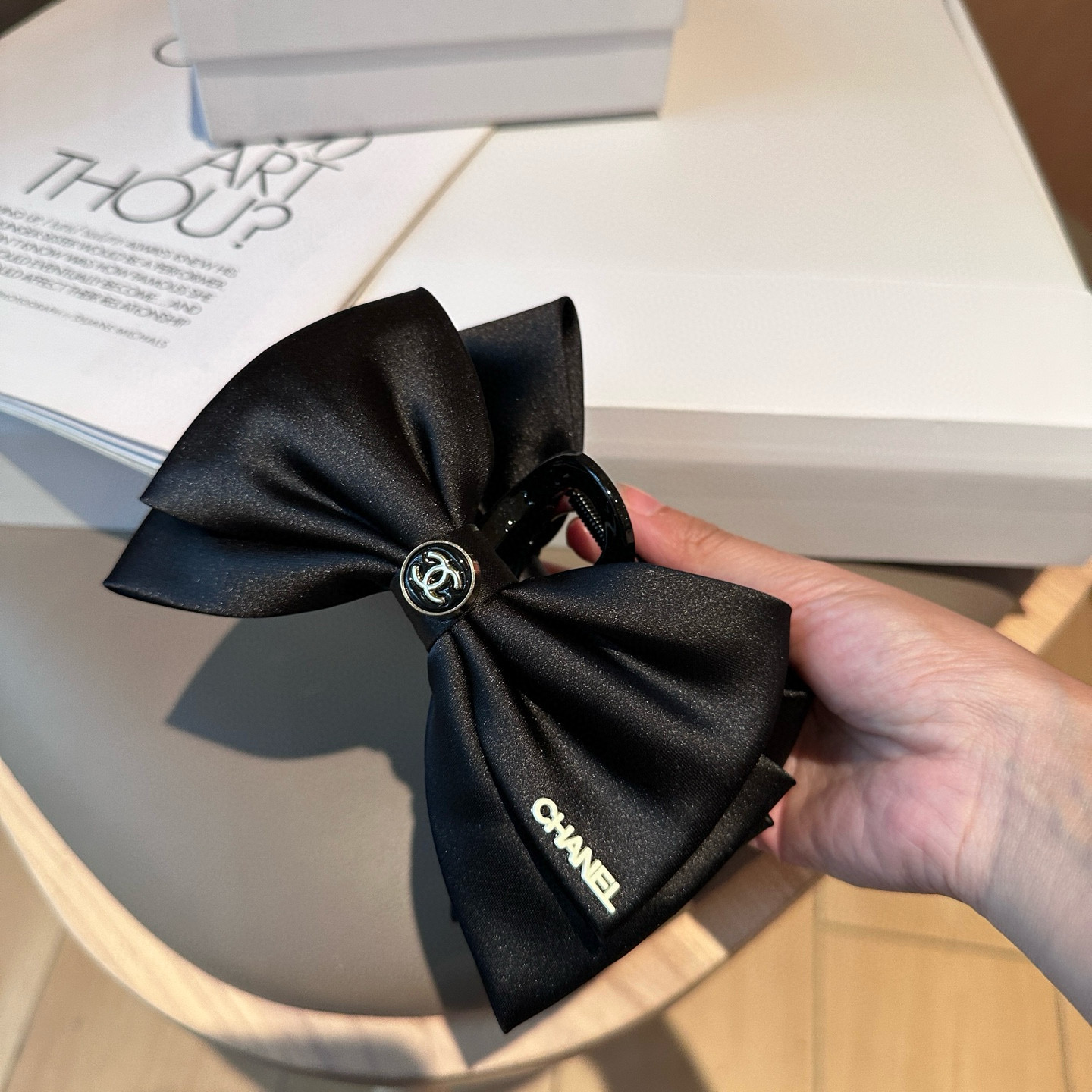 🎁配包装盒Chanel (香奈儿)最新款小香大抓夹，超级好看！名媛范儿十足，小仙女必备…