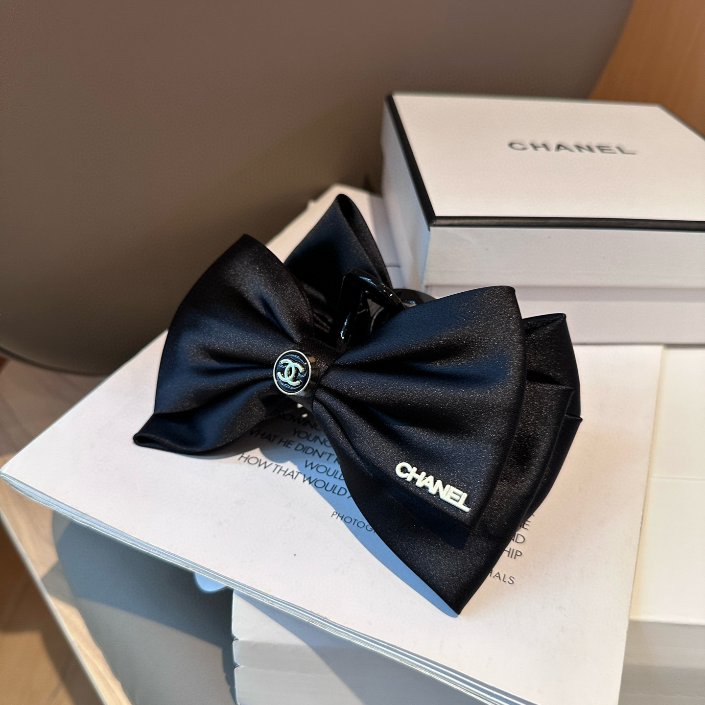 🎁配包装盒Chanel (香奈儿)最新款小香大抓夹，超级好看！名媛范儿十足，小仙女必备…