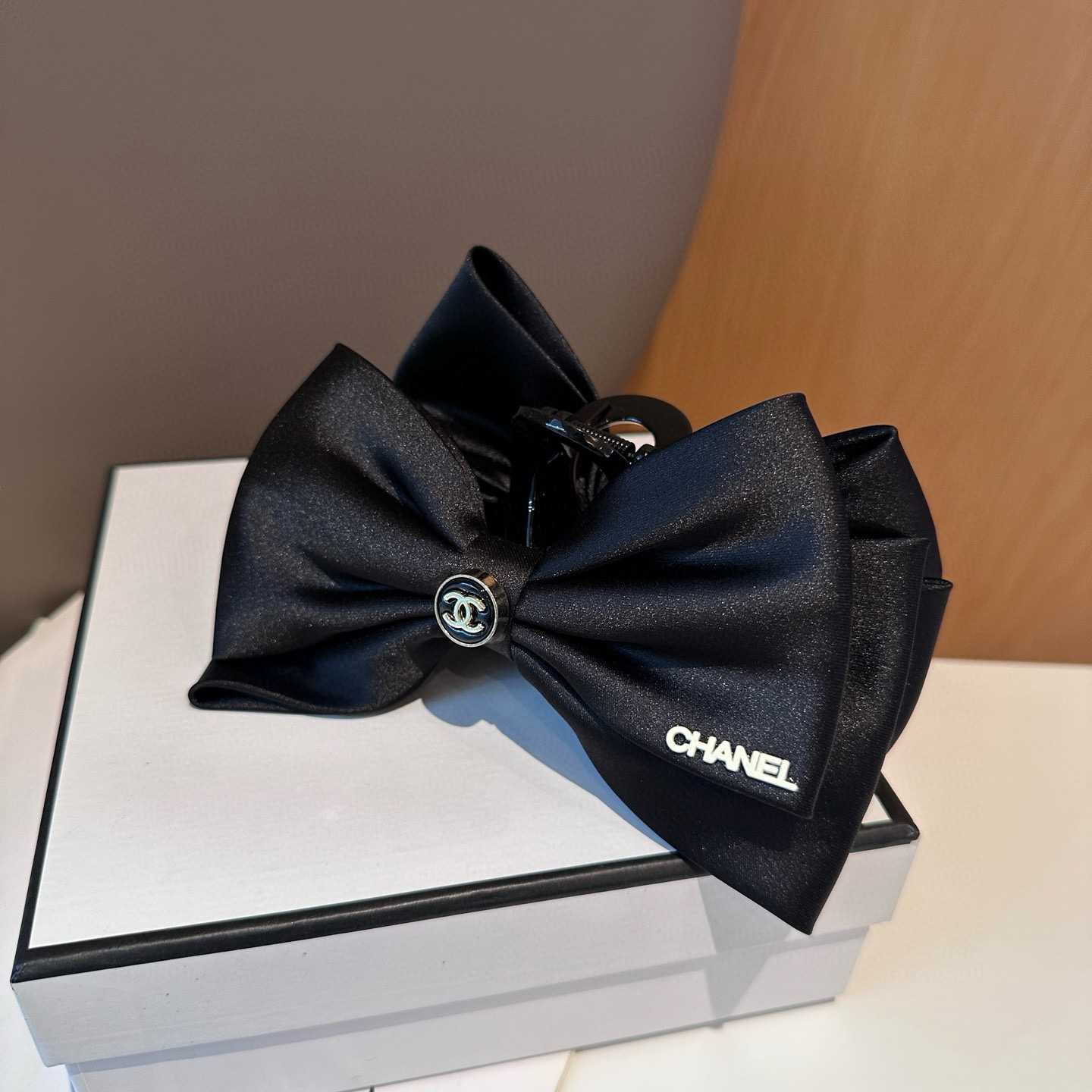 🎁配包装盒Chanel (香奈儿)最新款小香大抓夹，超级好看！名媛范儿十足，小仙女必备…