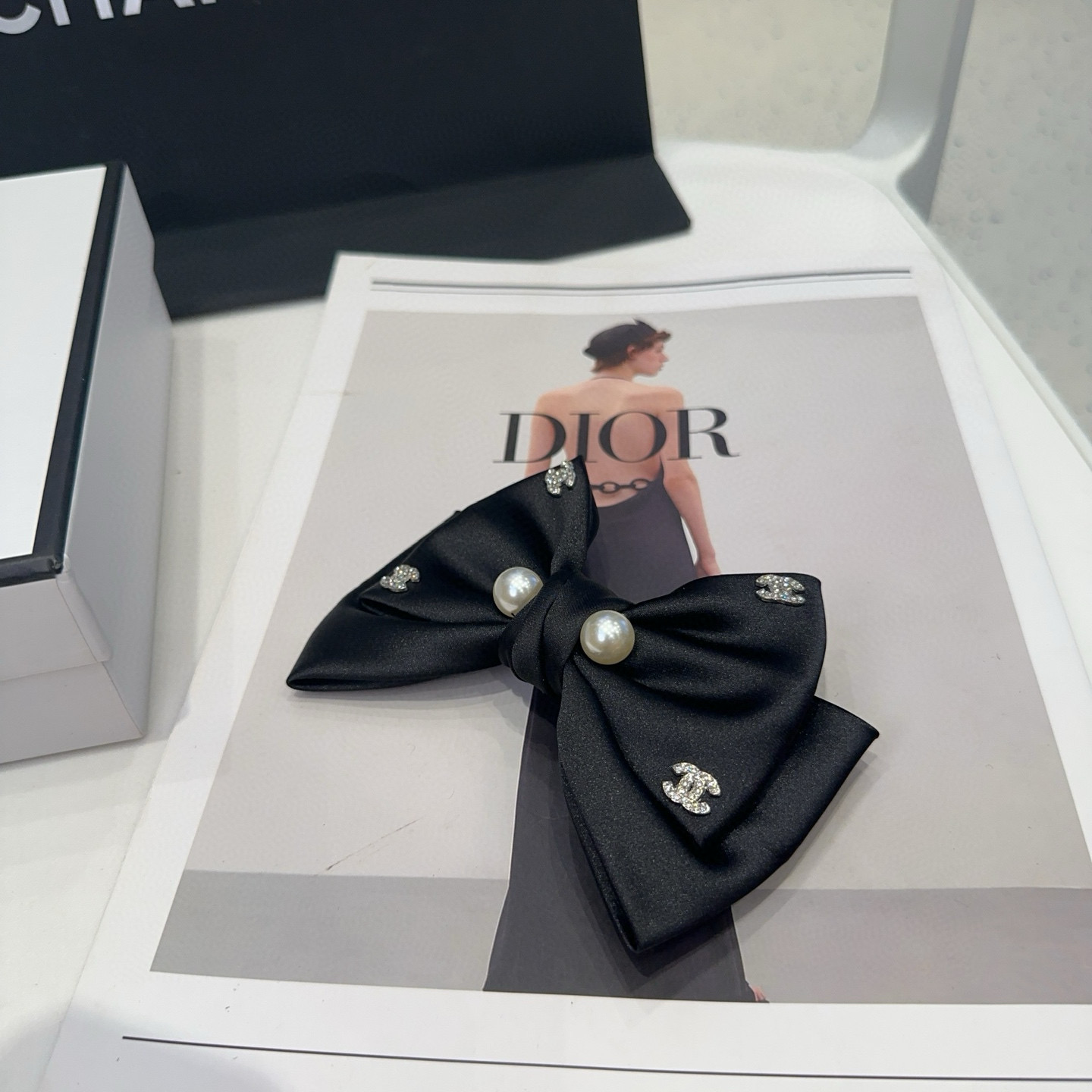 🎁配包装盒Chanel (香奈儿)最新款小香爆款鸭嘴夹，名媛范儿十足，小仙女必备…