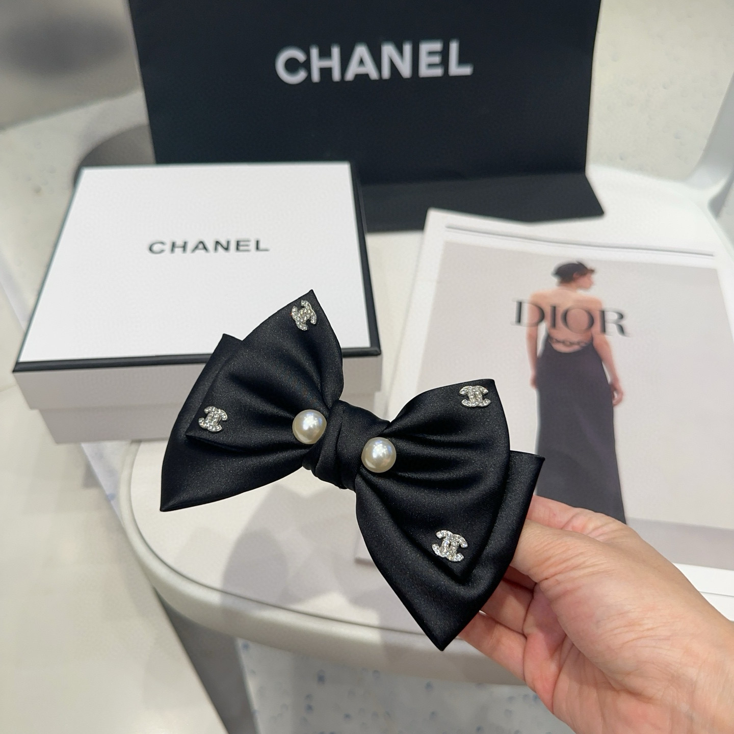 🎁配包装盒Chanel (香奈儿)最新款小香爆款鸭嘴夹，名媛范儿十足，小仙女必备…