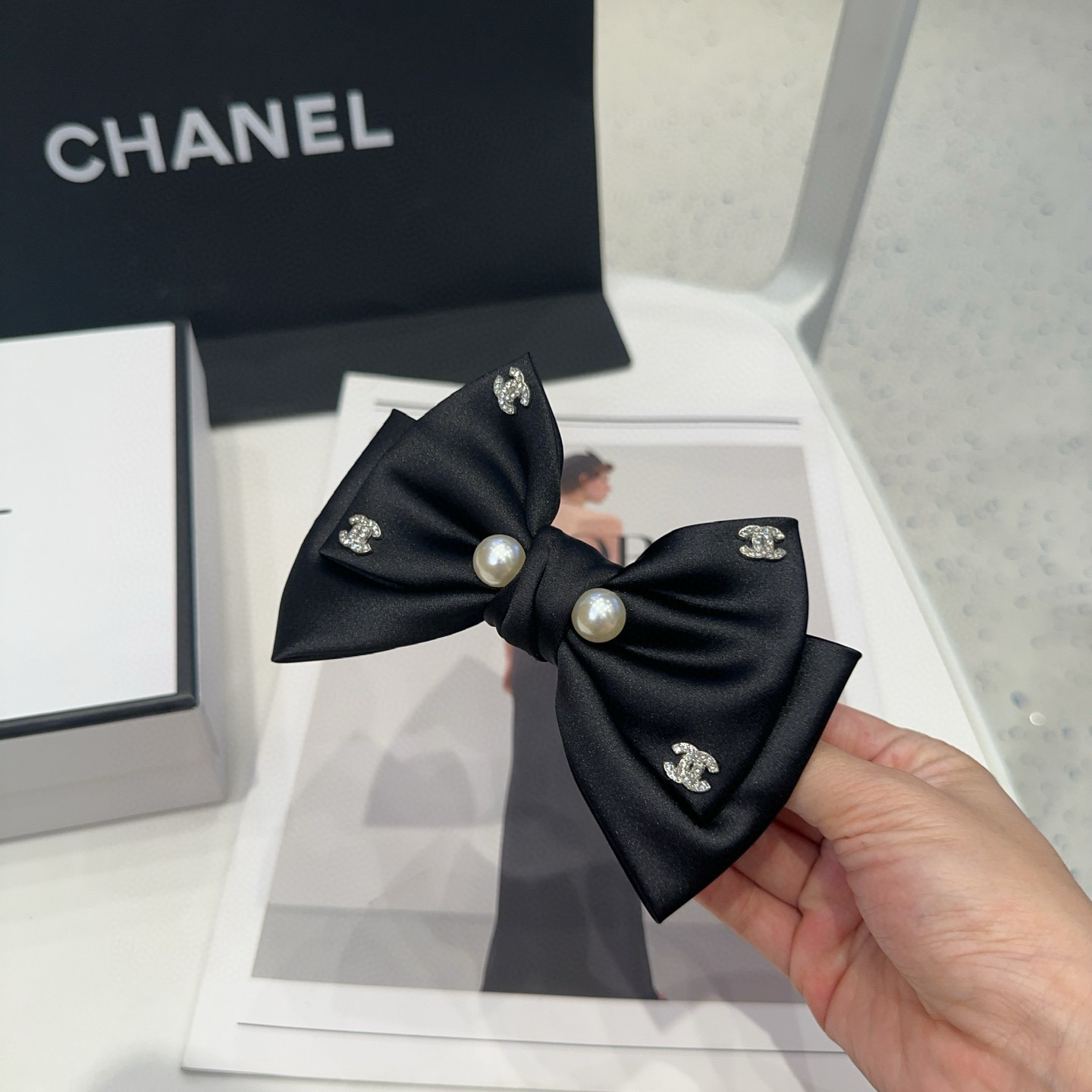 🎁配包装盒Chanel (香奈儿)最新款小香爆款鸭嘴夹，名媛范儿十足，小仙女必备…