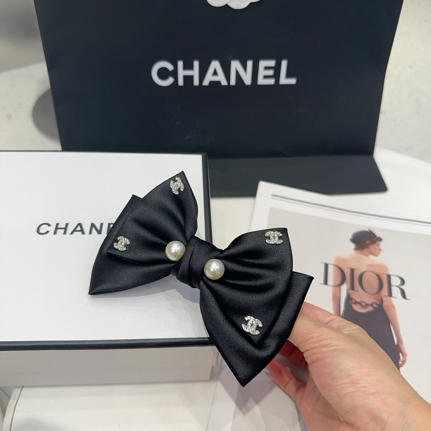 🎁配包装盒Chanel (香奈儿)最新款小香爆款鸭嘴夹，名媛范儿十足，小仙女必备…