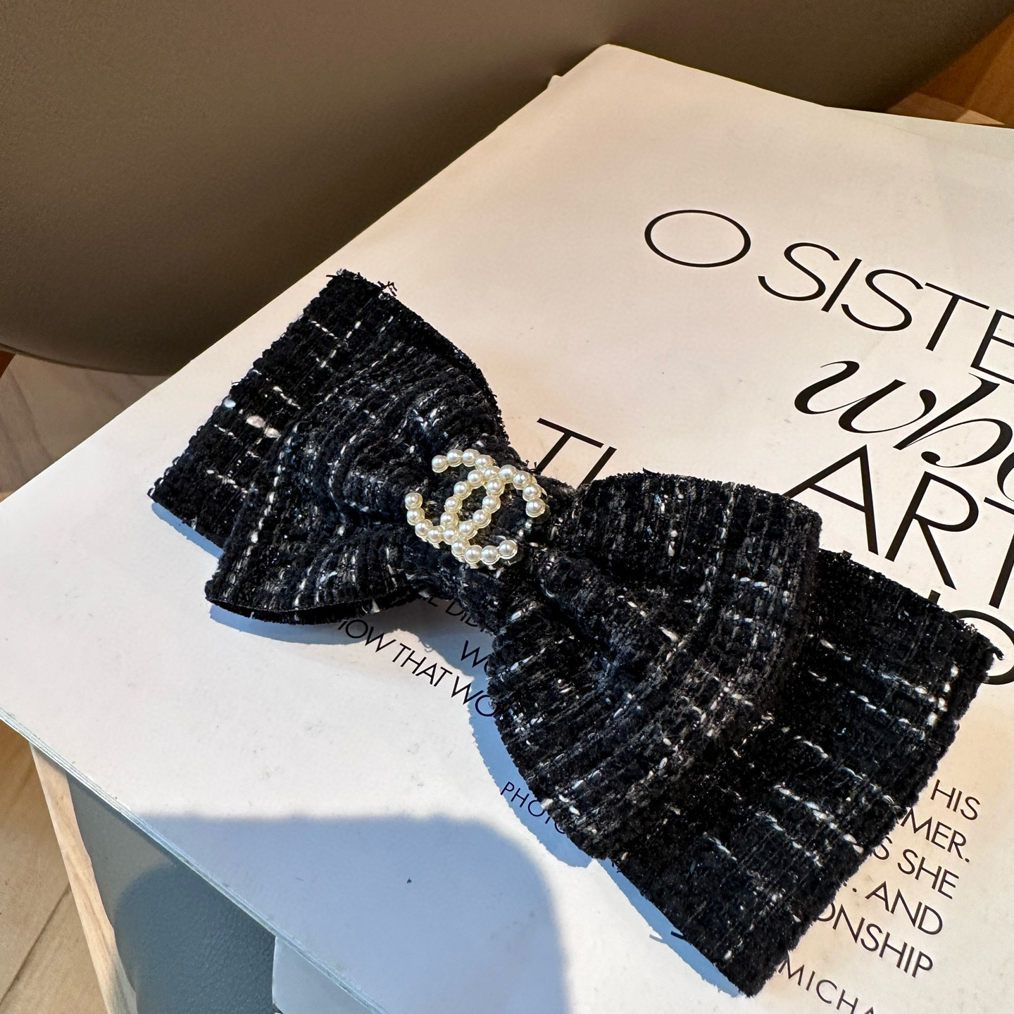 🎁配包装盒Chanel (香奈儿)最新款小香弹簧发夹，超级好看！名媛范儿十足，小仙女必备…