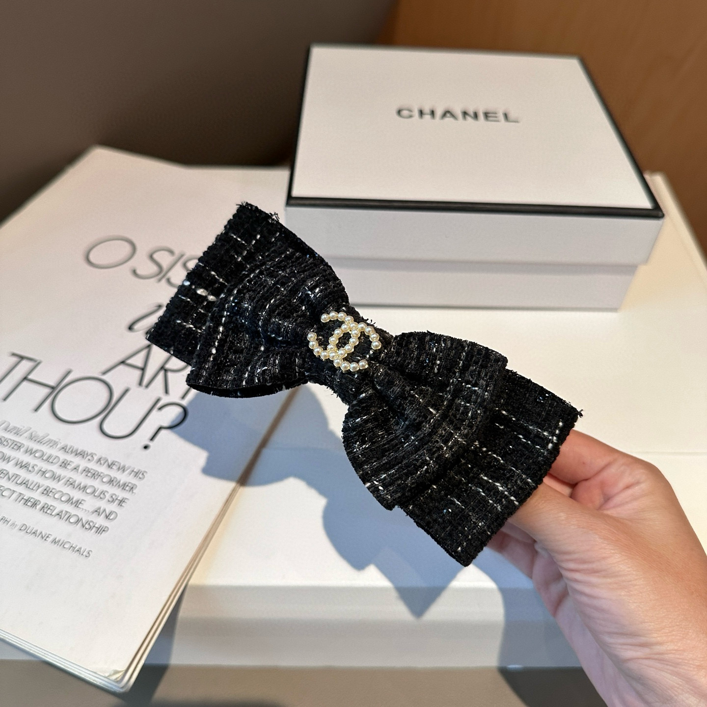 🎁配包装盒Chanel (香奈儿)最新款小香弹簧发夹，超级好看！名媛范儿十足，小仙女必备…