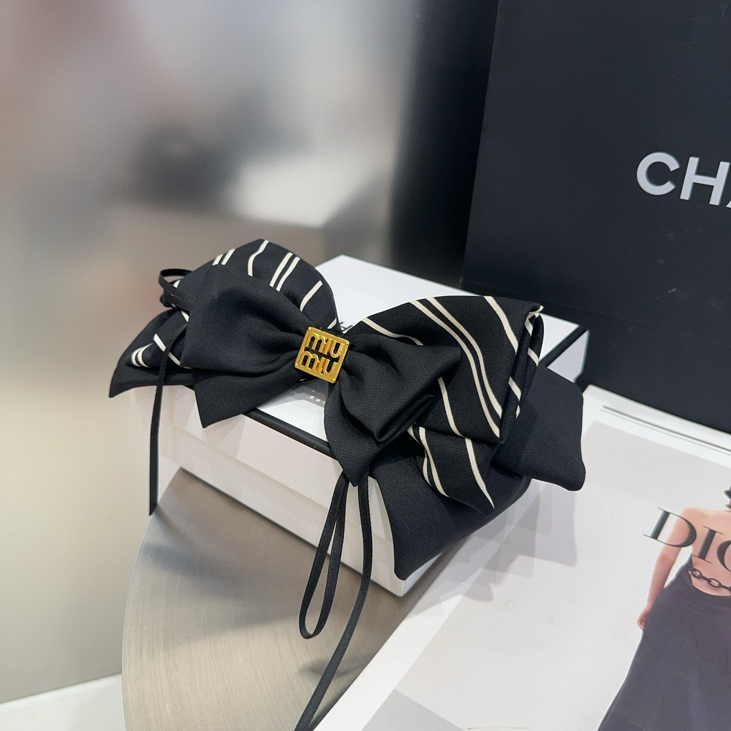 🎁配包装盒miumiu新款字母弹簧顶夹，简单优雅，实用百搭，淑女气质十足，小姐姐必备