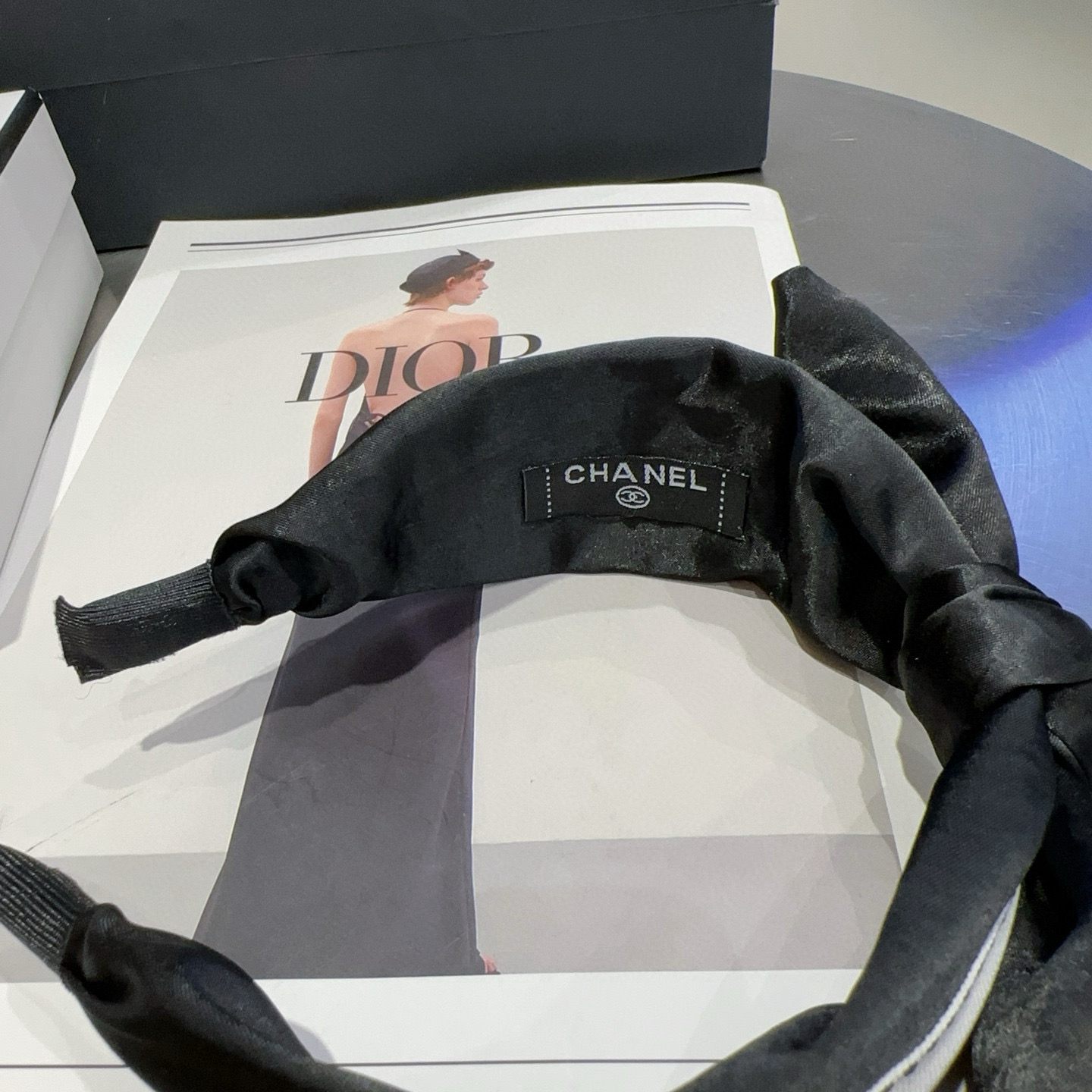 🎁配包装盒Chanel (香奈儿)最新款小香爆款发箍，超级好看！名媛范儿十足，小仙女必备…