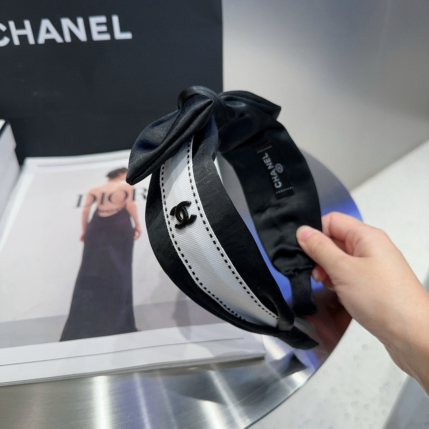 🎁配包装盒Chanel (香奈儿)最新款小香爆款发箍，超级好看！名媛范儿十足，小仙女必备…