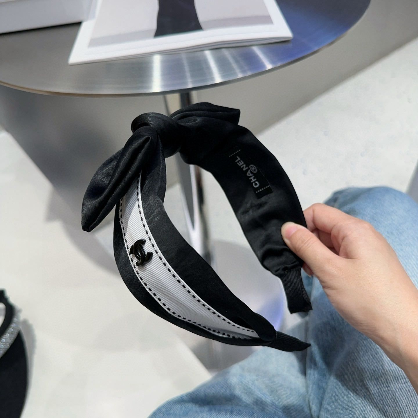 🎁配包装盒Chanel (香奈儿)最新款小香爆款发箍，超级好看！名媛范儿十足，小仙女必备…