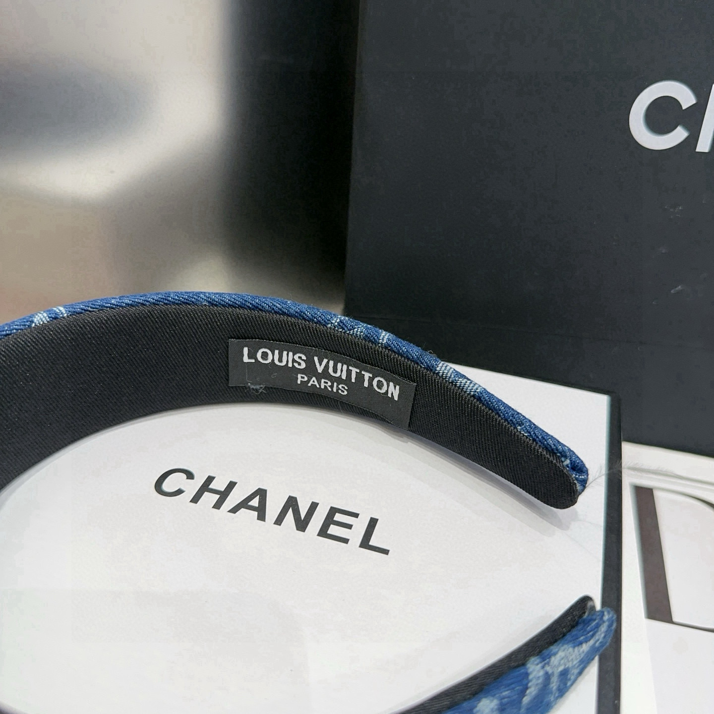 🎁配包装盒Louis Vuitton (路易威登)驴家牛仔发箍，经典LV标志，简单大气，特别吸睛，超火爆