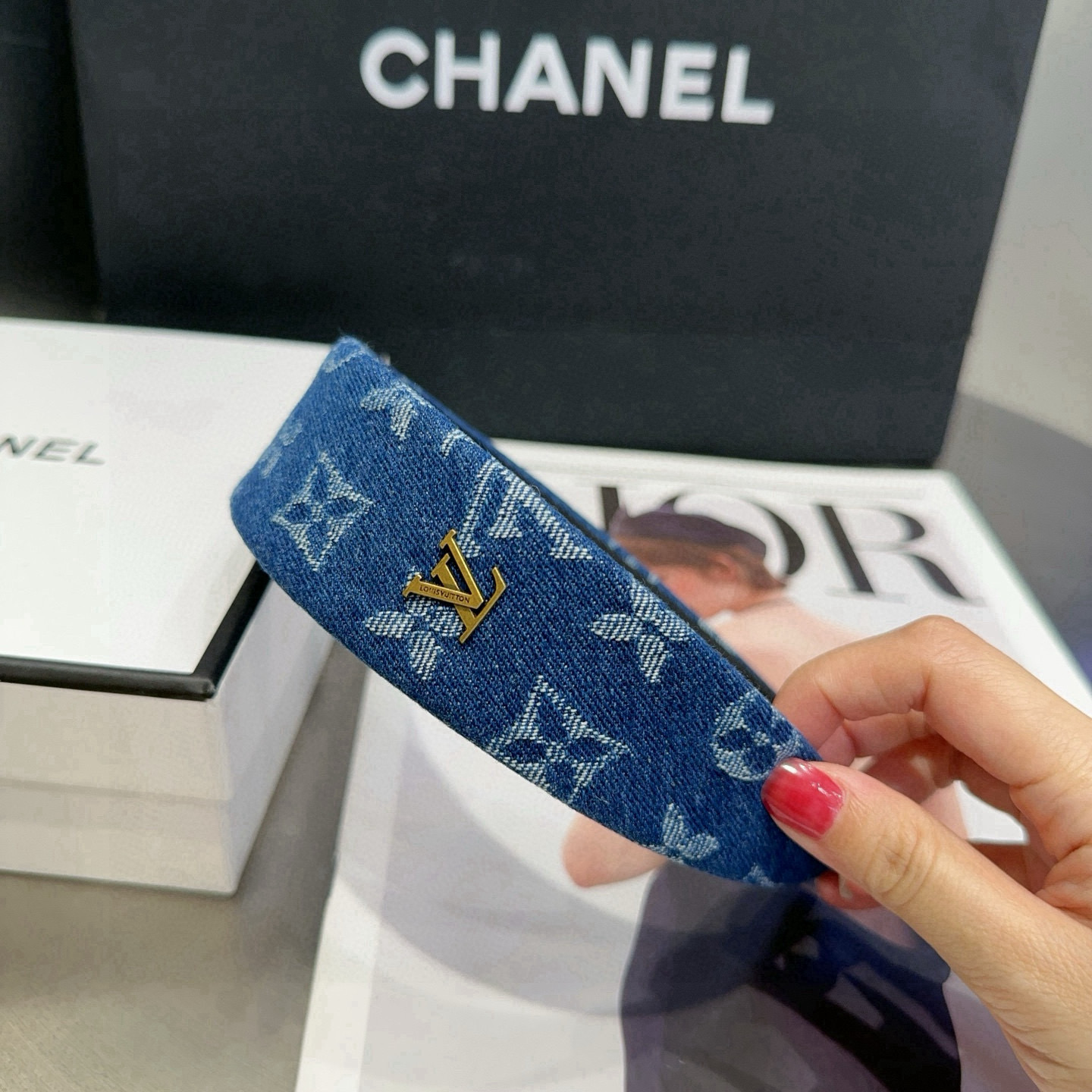 🎁配包装盒Louis Vuitton (路易威登)驴家牛仔发箍，经典LV标志，简单大气，特别吸睛，超火爆