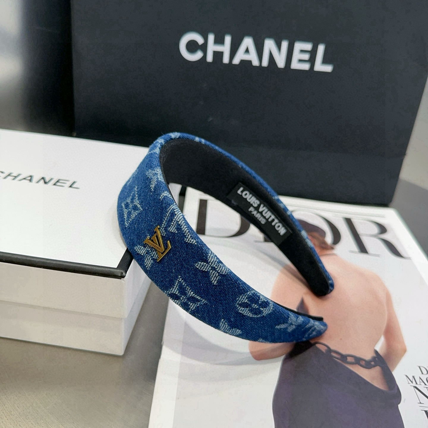 🎁配包装盒Louis Vuitton (路易威登)驴家牛仔发箍，经典LV标志，简单大气，特别吸睛，超火爆