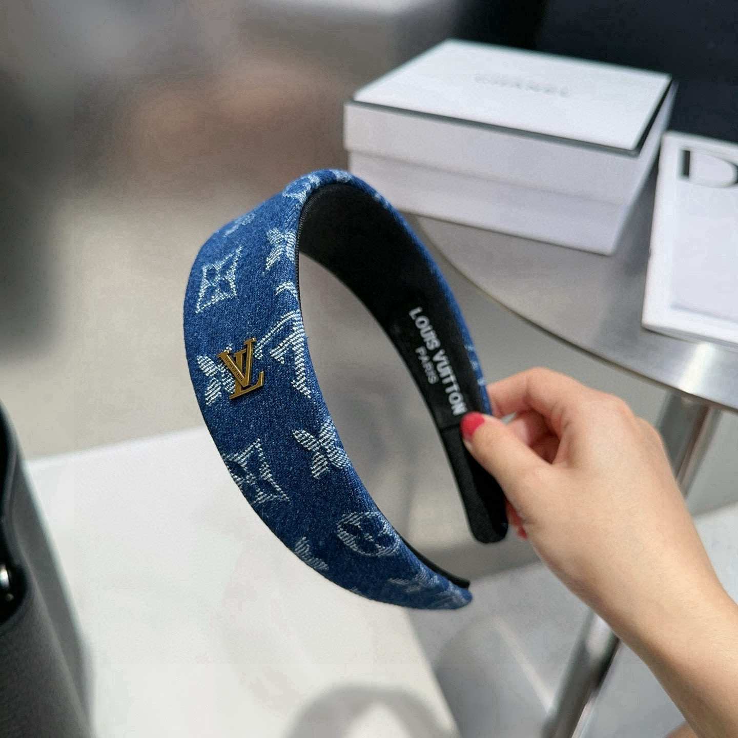 🎁配包装盒Louis Vuitton (路易威登)驴家牛仔发箍，经典LV标志，简单大气，特别吸睛，超火爆