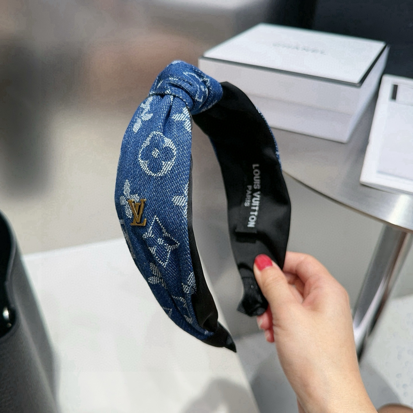 🎁配包装盒Louis Vuitton (路易威登)驴家牛仔发箍，经典LV标志，简单大气，特别吸睛，超火爆