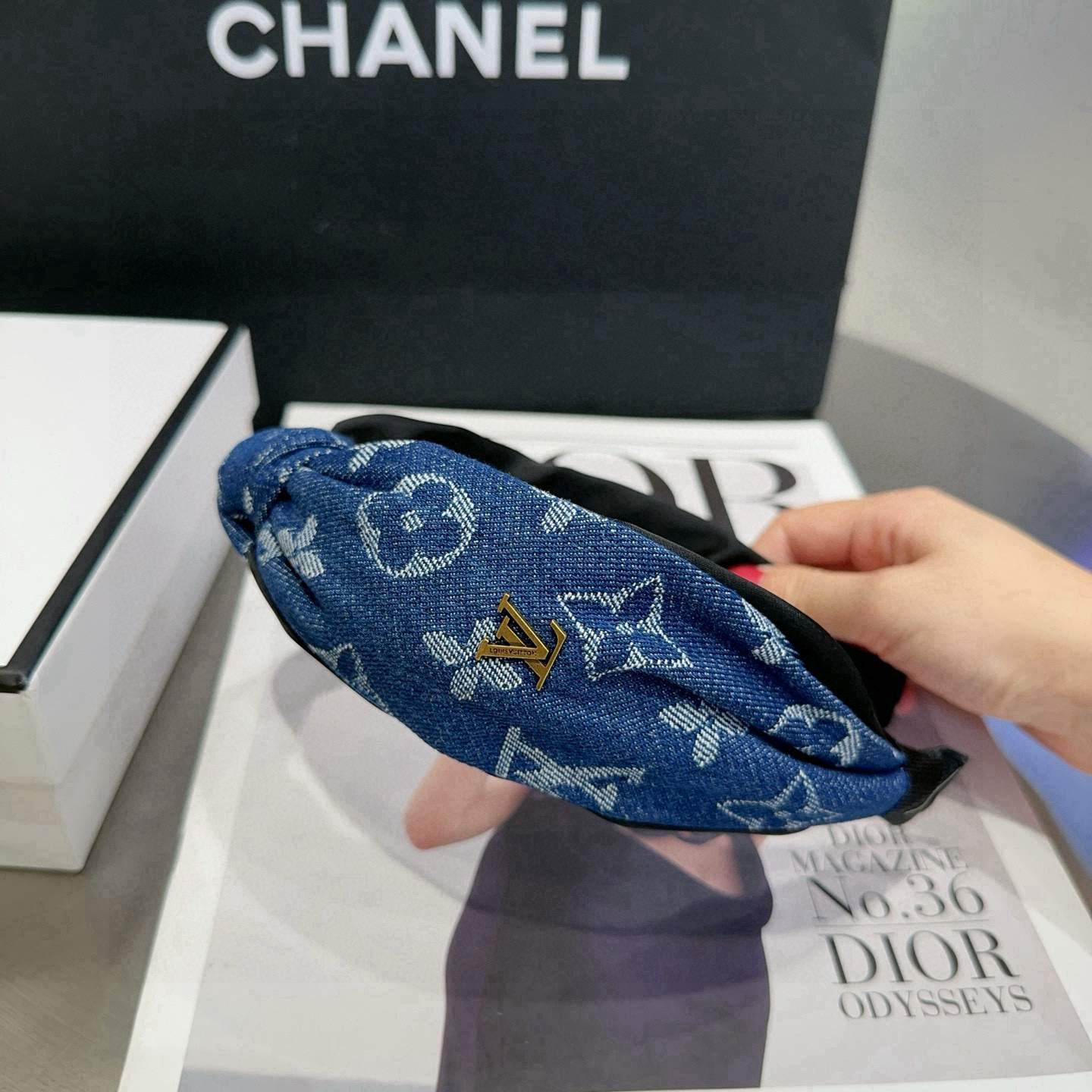 🎁配包装盒Louis Vuitton (路易威登)驴家牛仔发箍，经典LV标志，简单大气，特别吸睛，超火爆