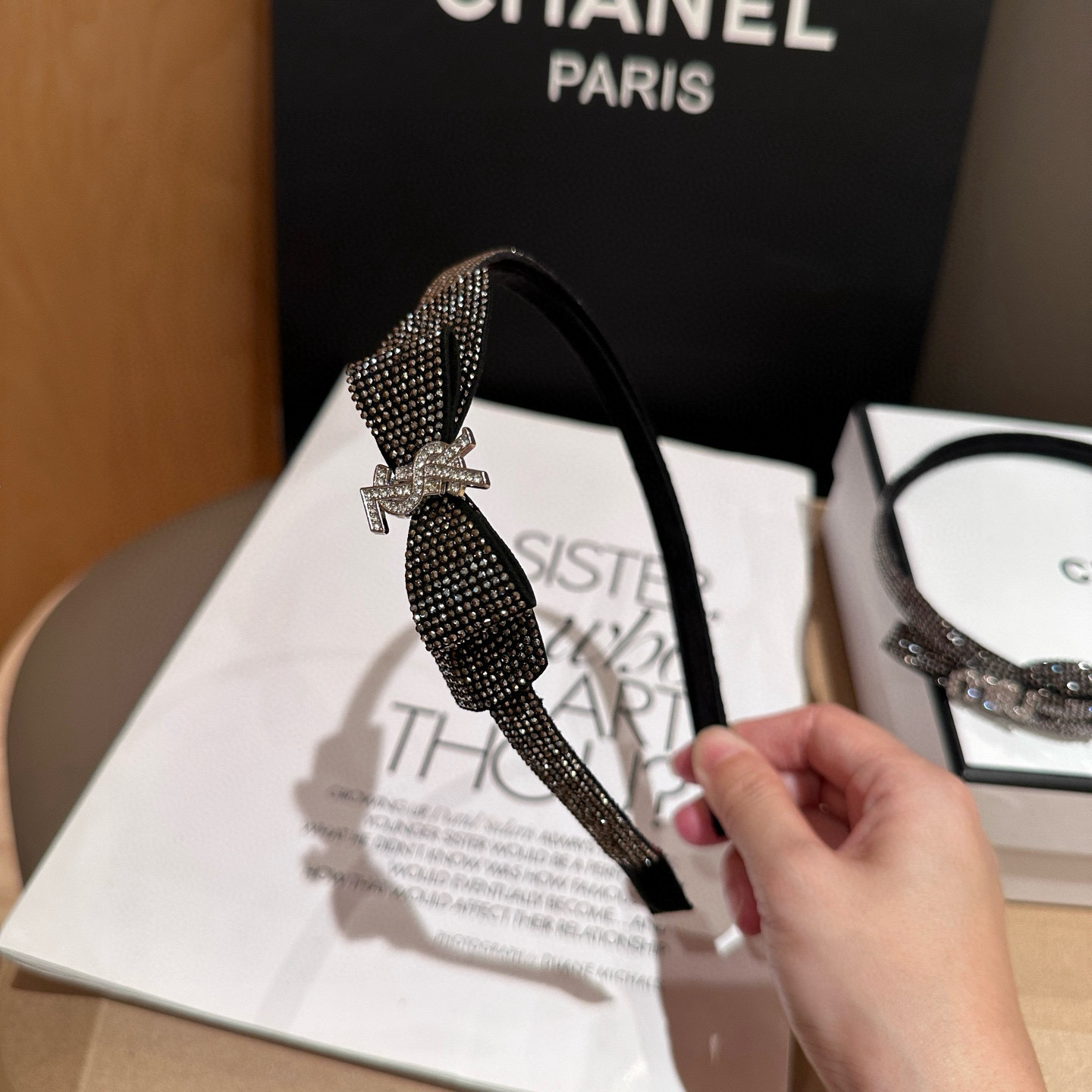 🎁配包装盒 YSL（圣罗兰）新款满钻发箍，复古气质美，时尚百搭，甜酷小姐姐必备…